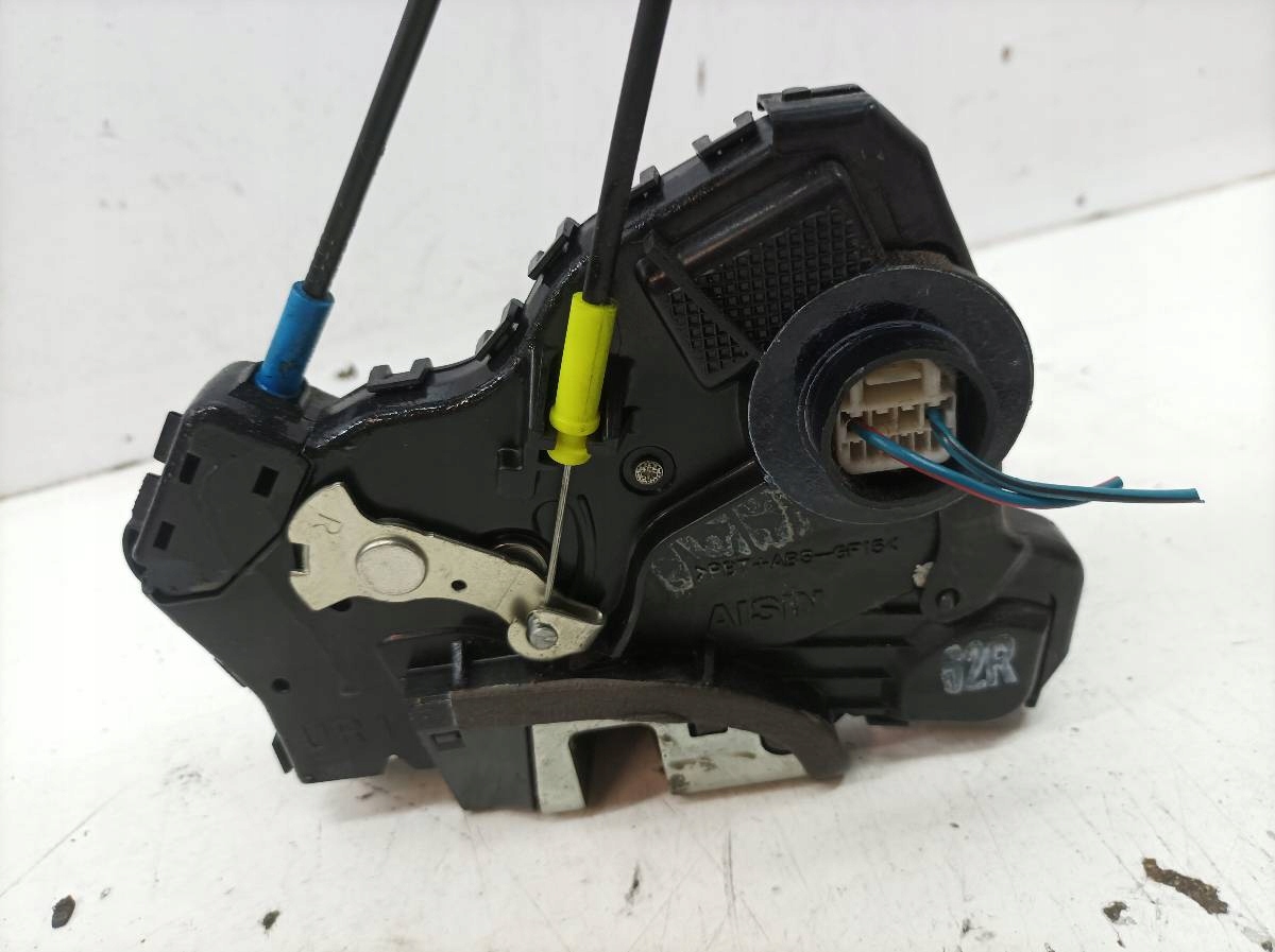 lock door right front Toyota Avensis II (2003-2009)