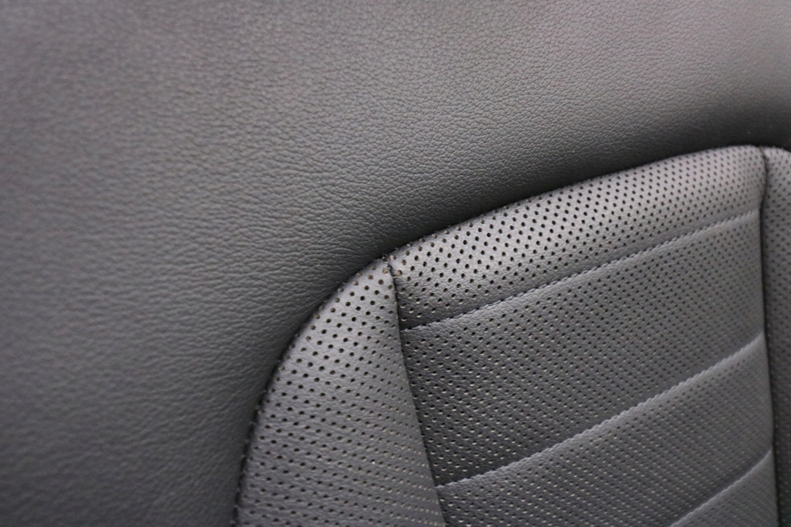 BMW i4 G26 inner seats side TUNEL m-packet WENTYLOWANE GRZANE