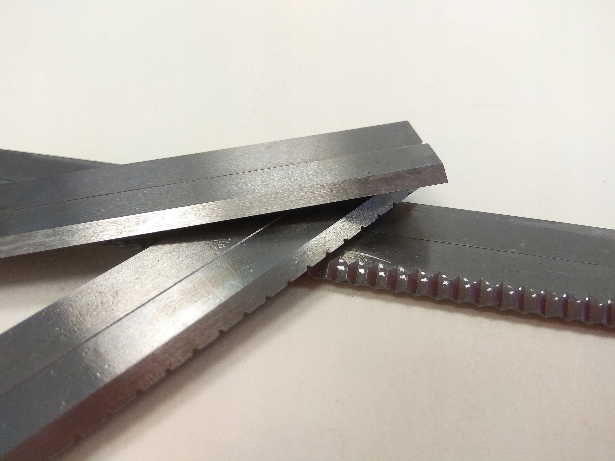 NÓŻ ZIG-ZAG, PERFOROWANE KOMPLET FLOW PACK 185mm Marka inny