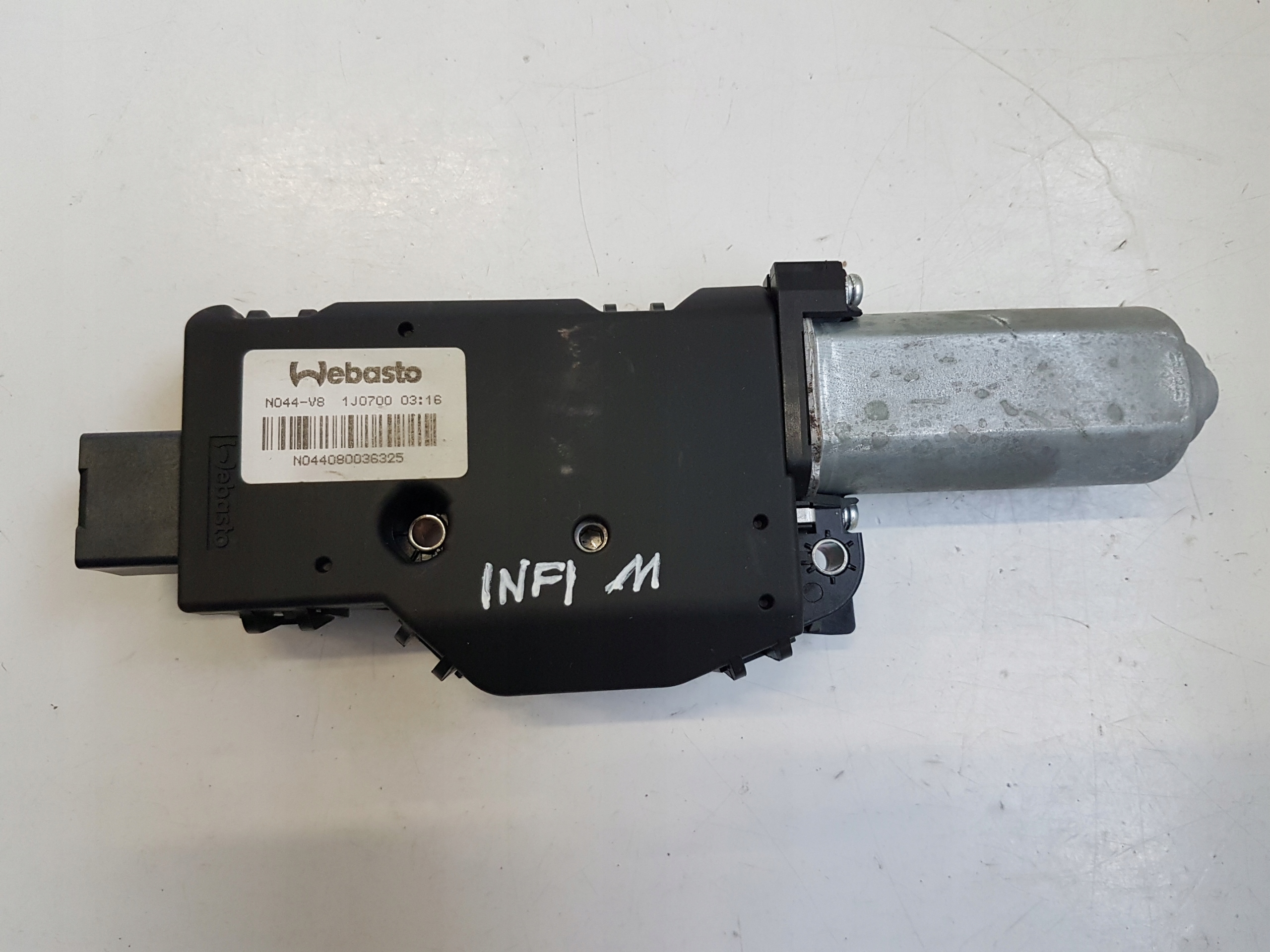 SILNICZEK SILNIK SZYBERDACHU INFINITI Q70 M 10