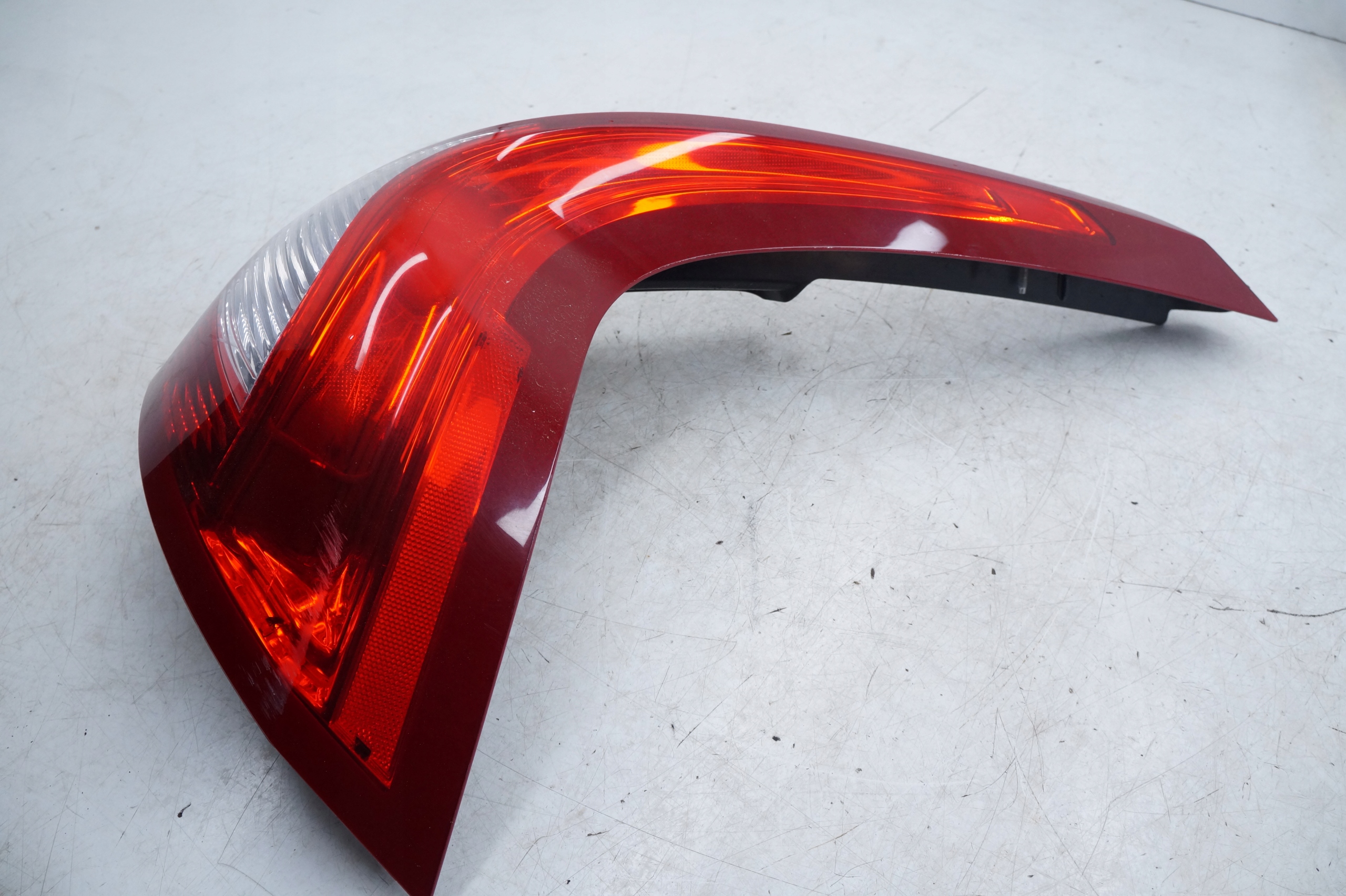 LAMPA TYŁ PRAWA TYLNA REFLEKTOR VOLVO XC 60 Numer katalogowy części LAMPA TYŁ PRAWA TYLNA REFLEKTOR VOLVO XC 60