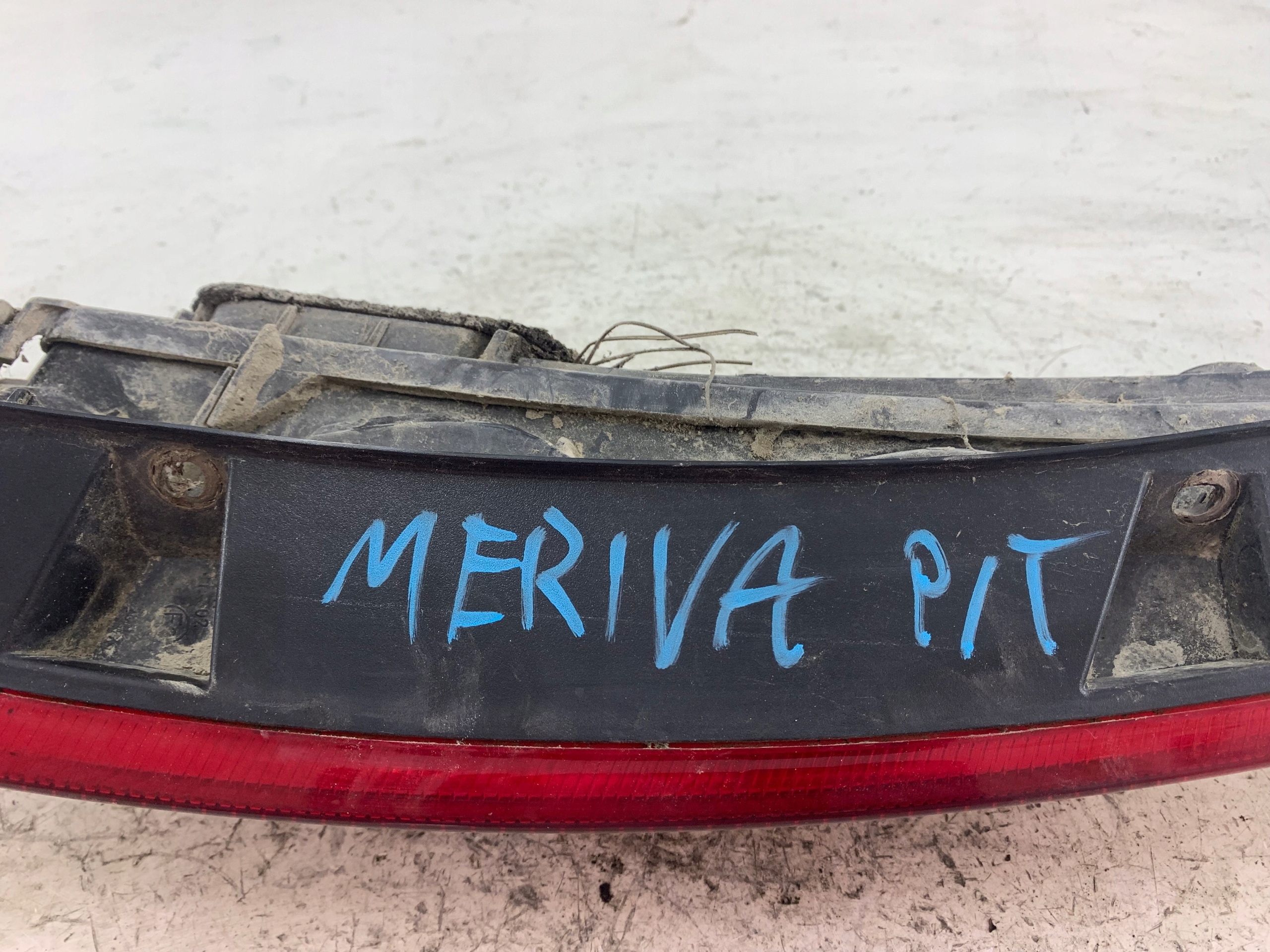 OPEL MERIVA A light right rear part