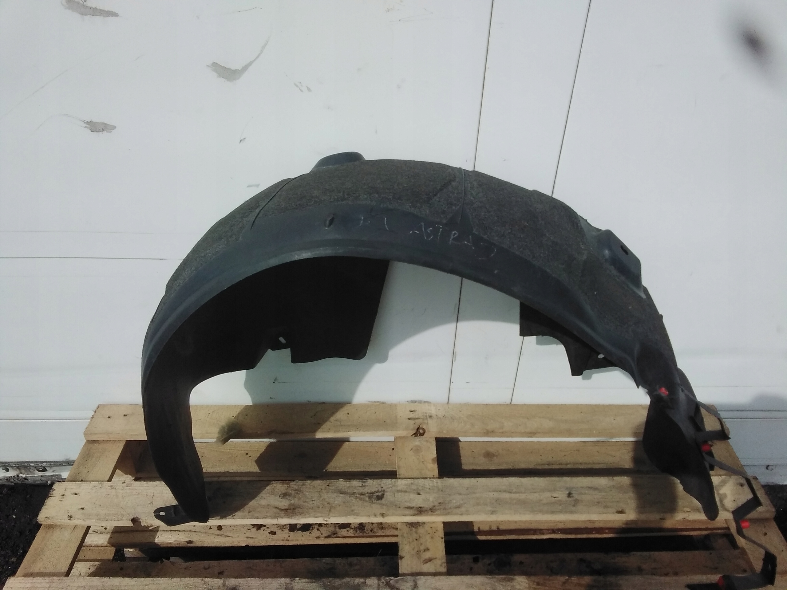 7498 opel Astra J подкрылки левый зад 13271360