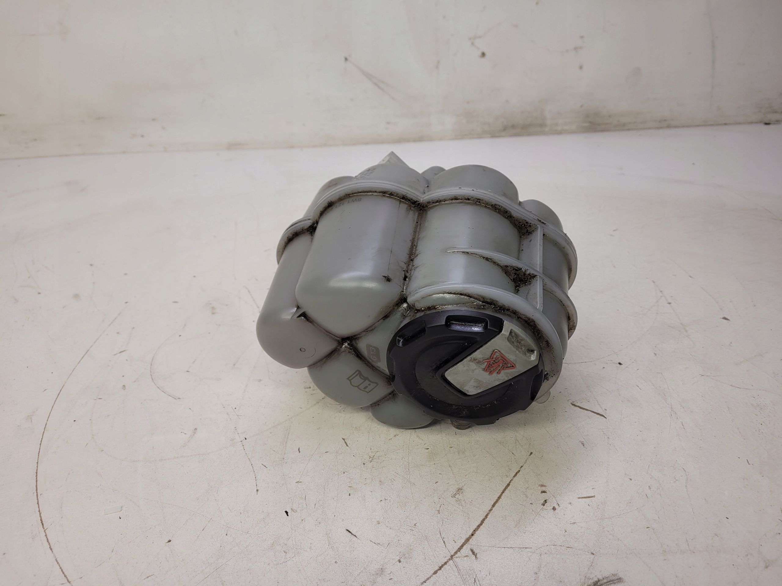 Réservoir eau AUDI A4 B9 A5 8W1121403A