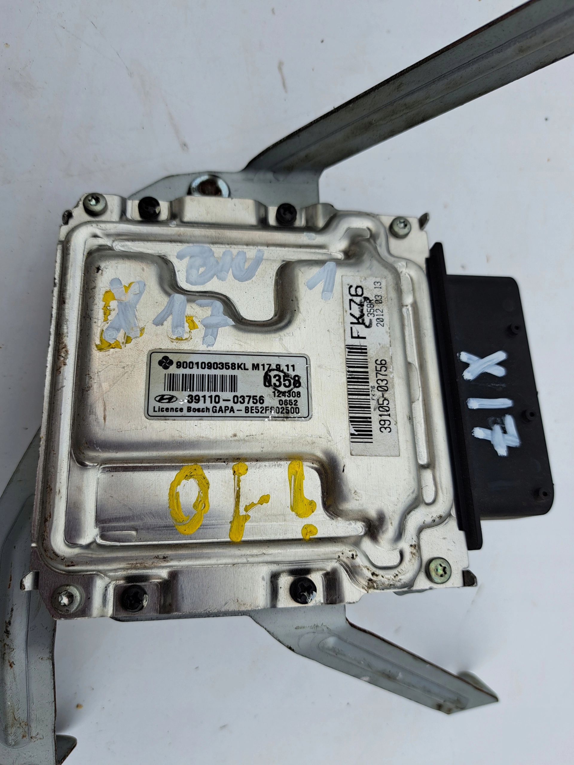 HYUNDAI I10 control unit computer of the engine ECU 39110-03756 BE52F802500