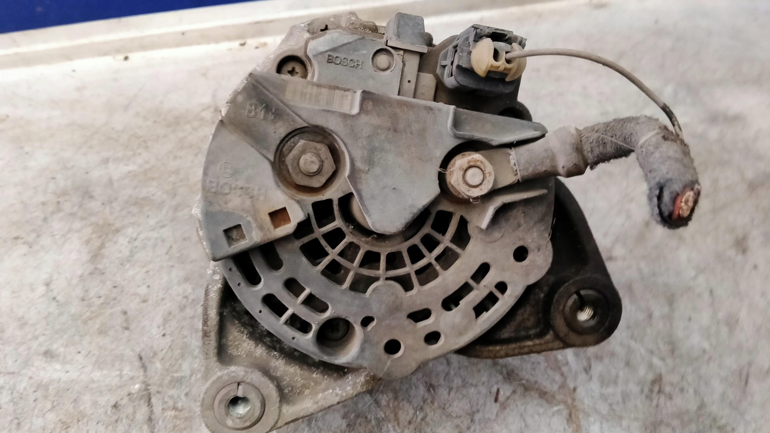 Opel Astra H alternator 0124325163