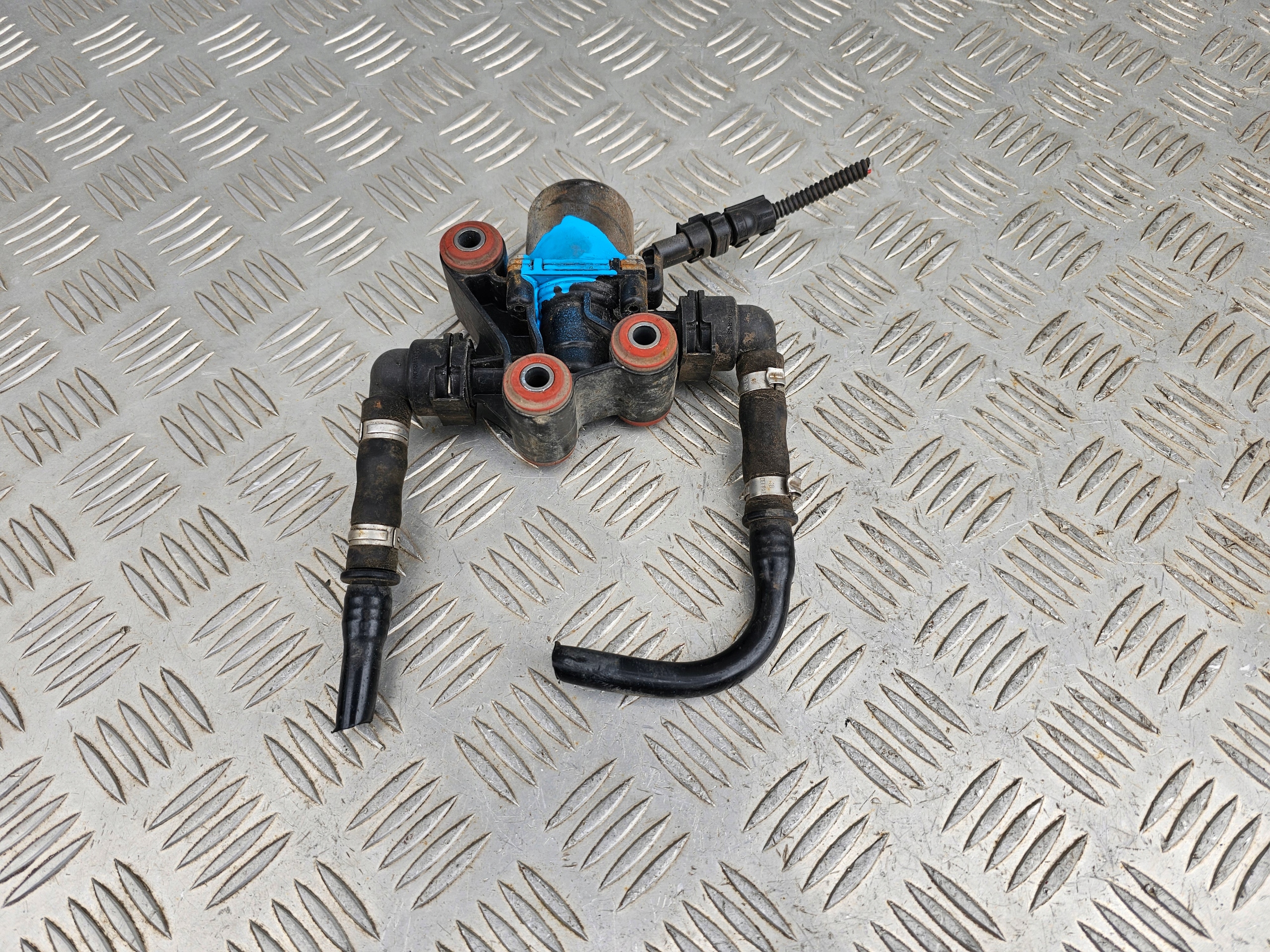 ZAWÓR PODGRZEWACZ POMPY ADBLUE IVECO STRALIS TRAKKER EUROCARGO