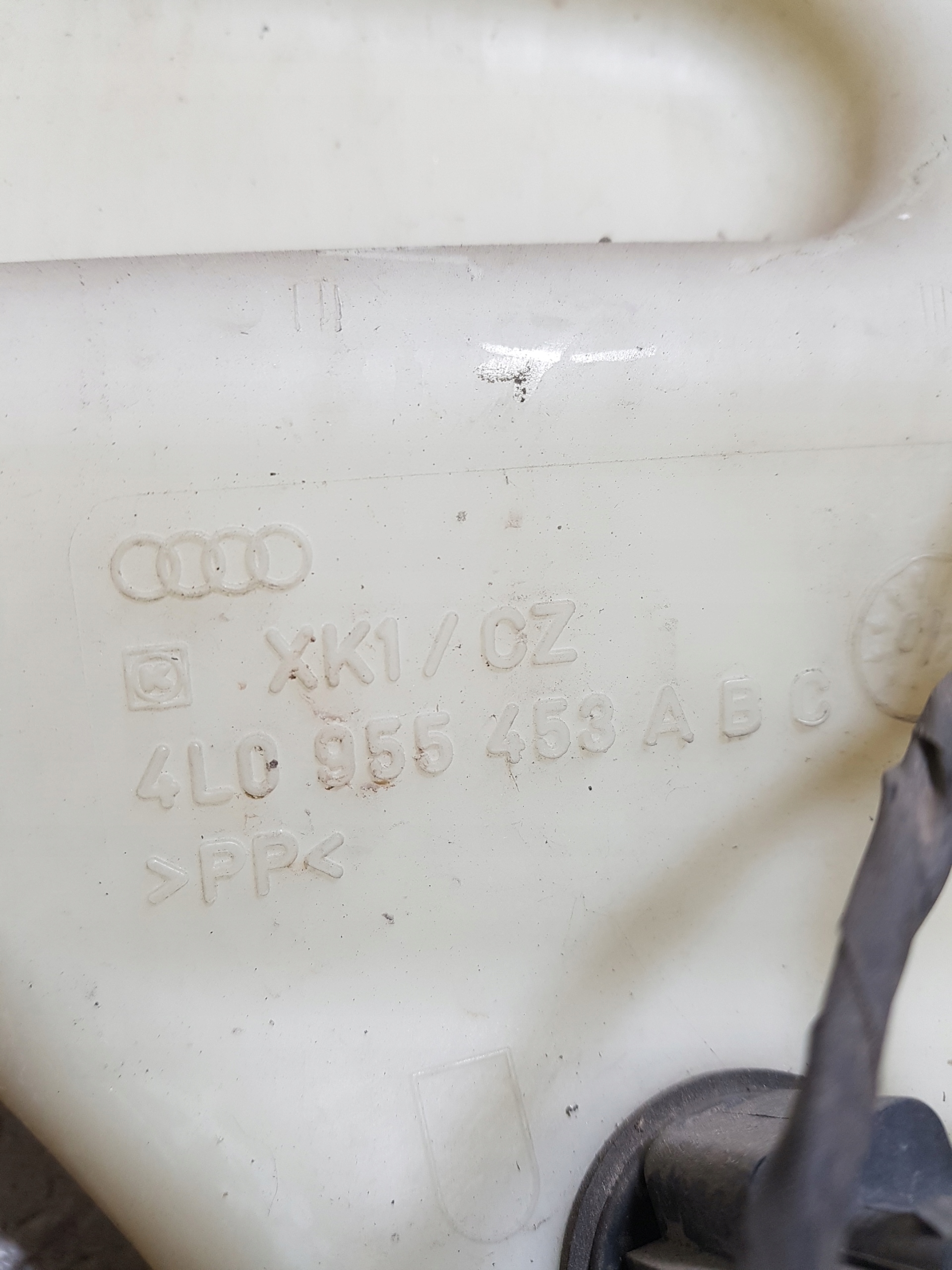 washer fluid tank AUDI Q7 4L0955453A