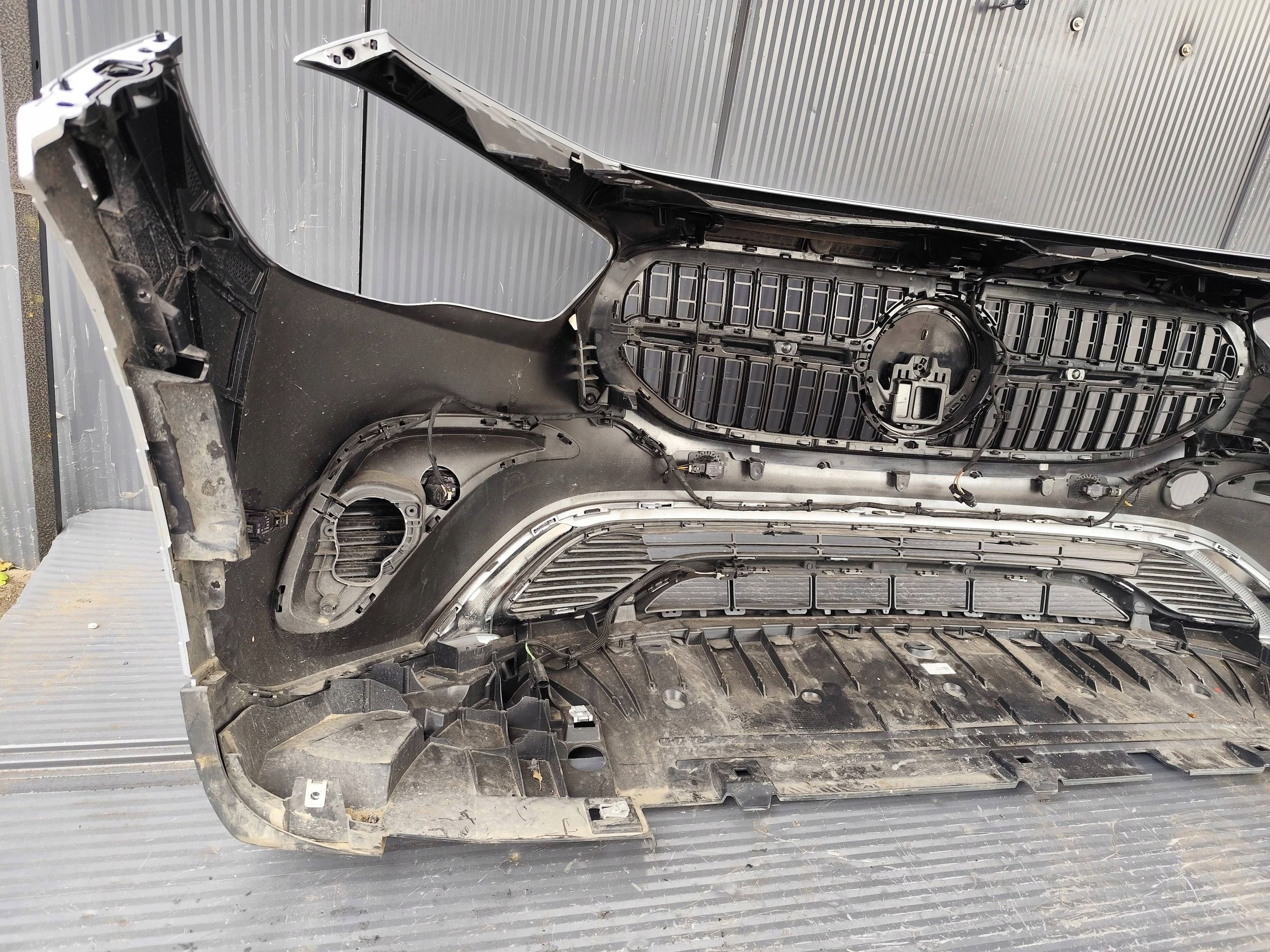 MERCEDES GLA 247 front bumper 6xPDC complete DEMONTAZ