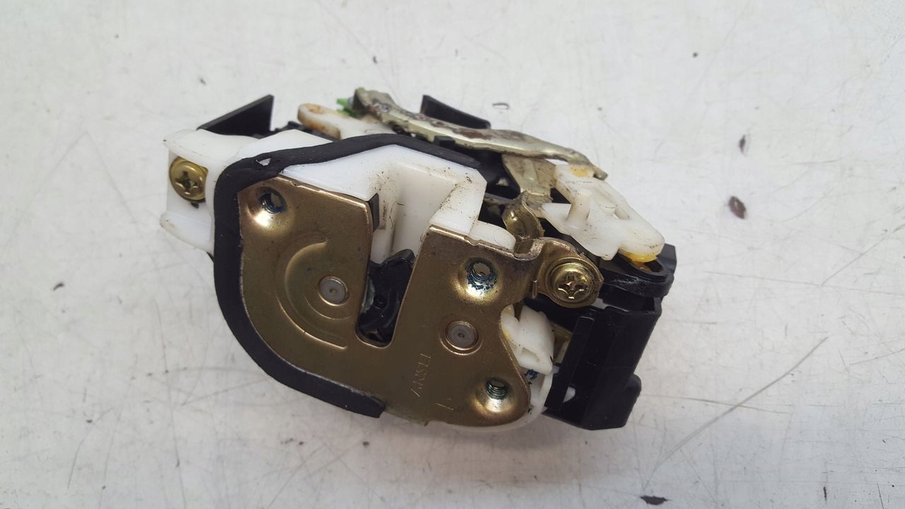 lock rear part rear left Mitsubishi Outlander and