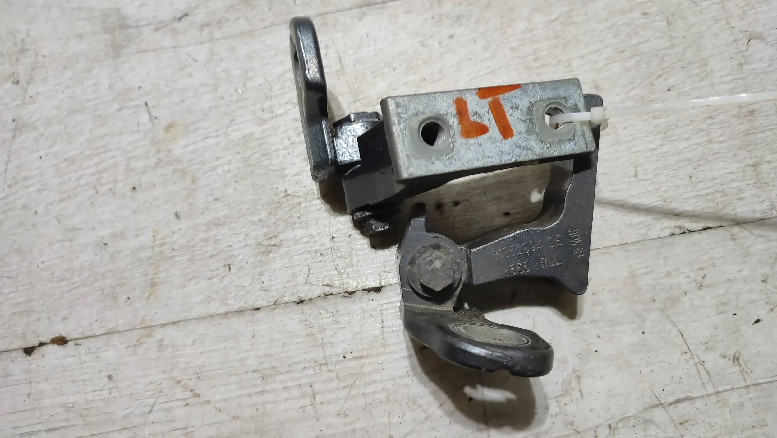 Volvo V40 II 2018r rear part side left hinges door