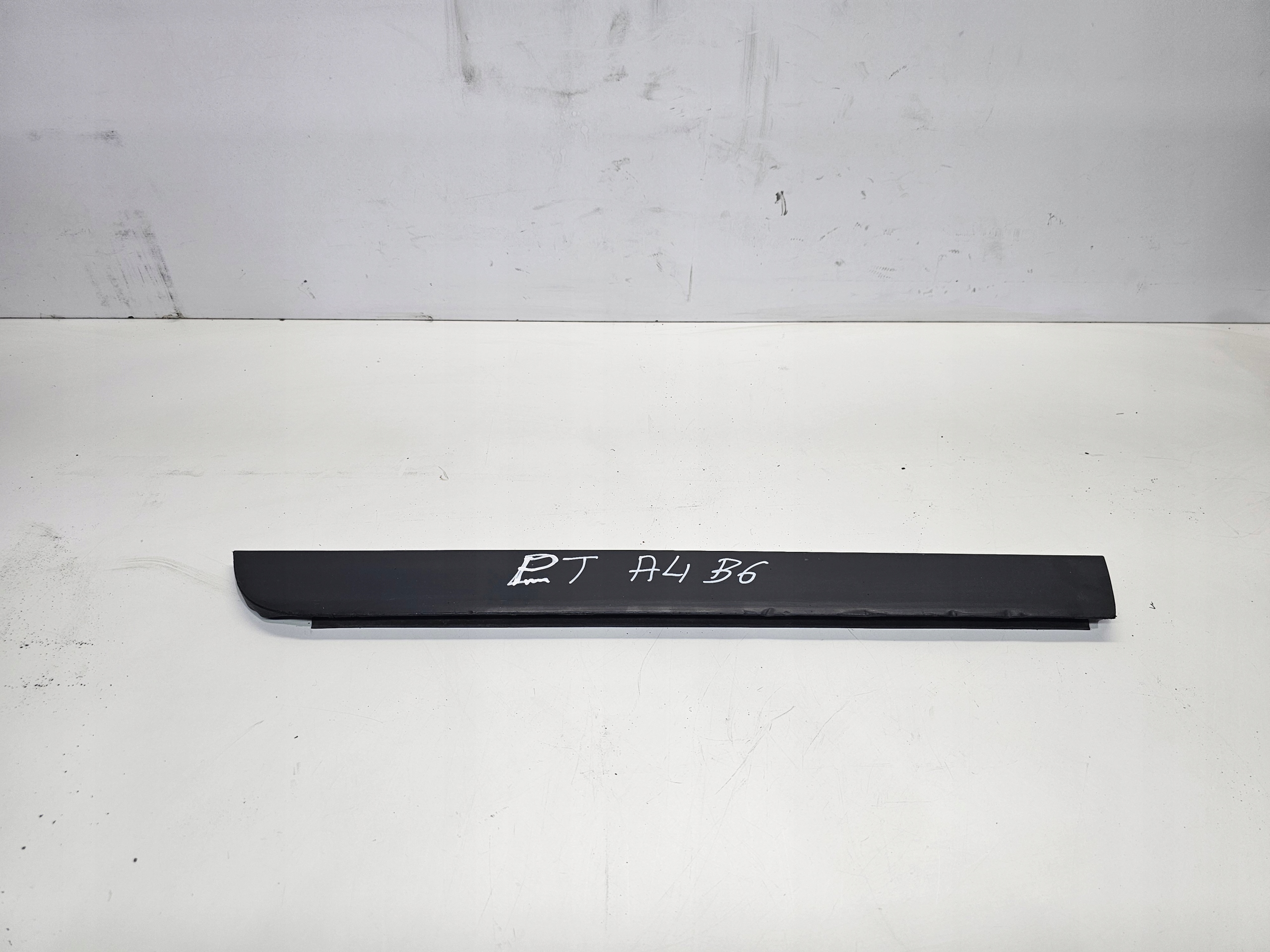 moulding lower door right rear part AUDI A4 B6 grey
