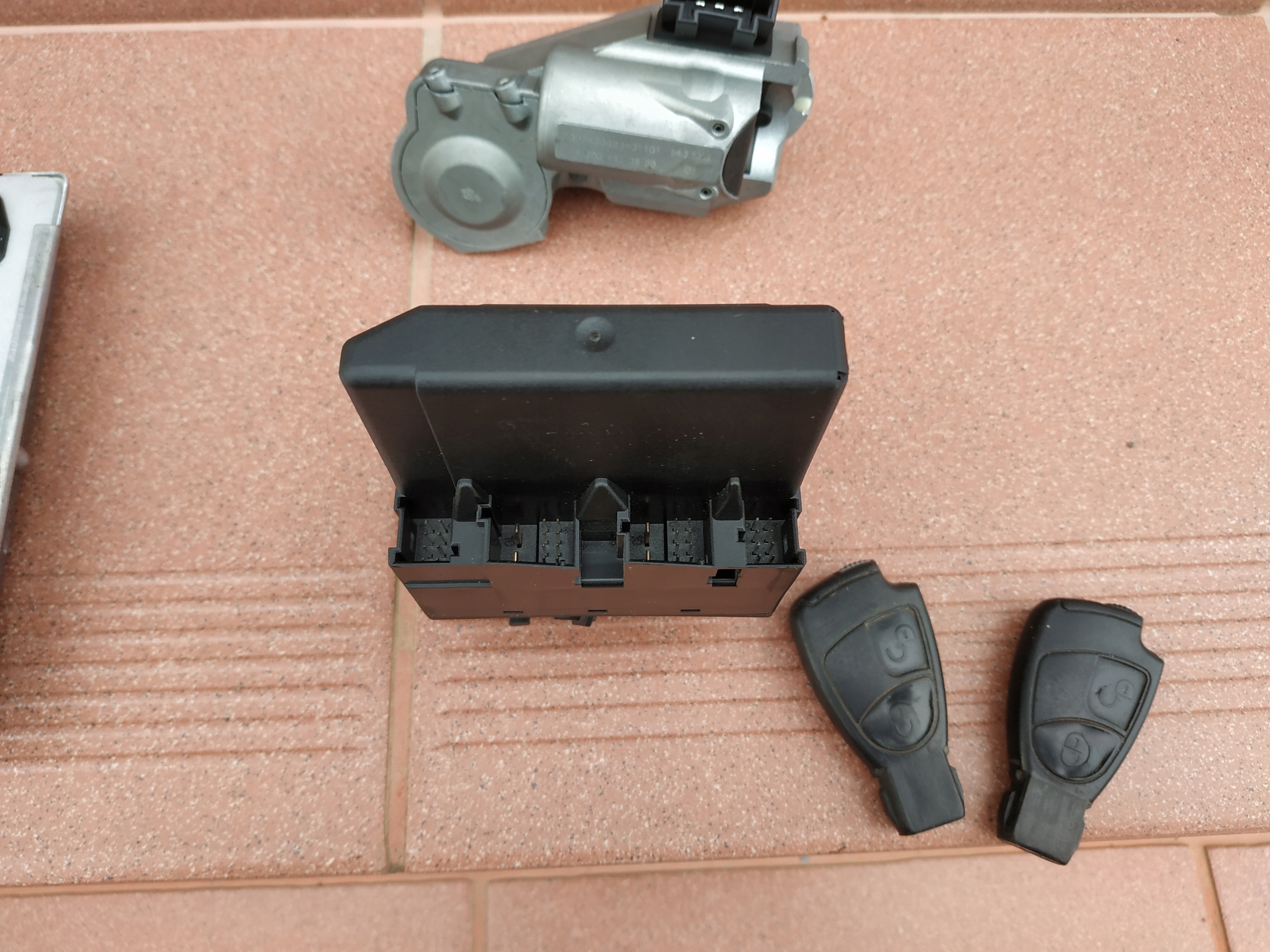 Komputer stacyjka 2 kluczyk ZESTAW STARTOWY Mercedes W203 2.0 BENZYNA Numer katalogowy oryginału 2035450508