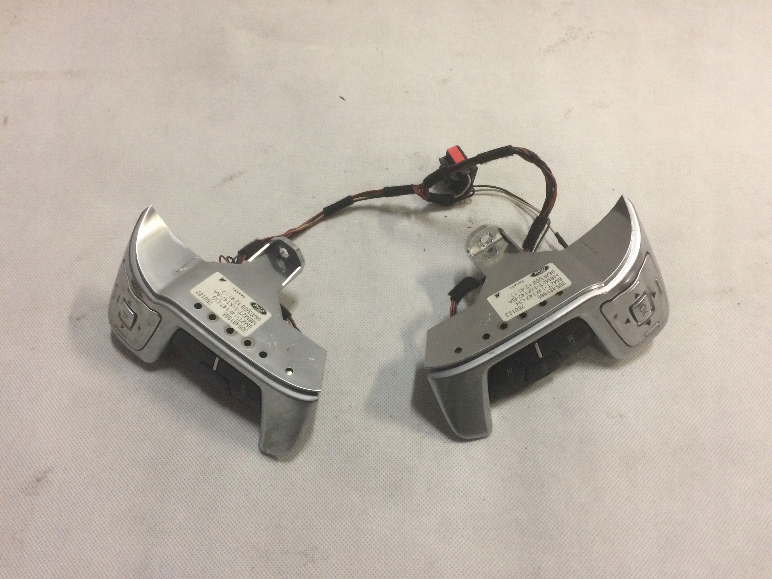 6M2T-14K147-DG - КНОПКИ КРУИЗ-КОНТРОЛЯ MONDEO MK4 ПЕРЕД LIFT