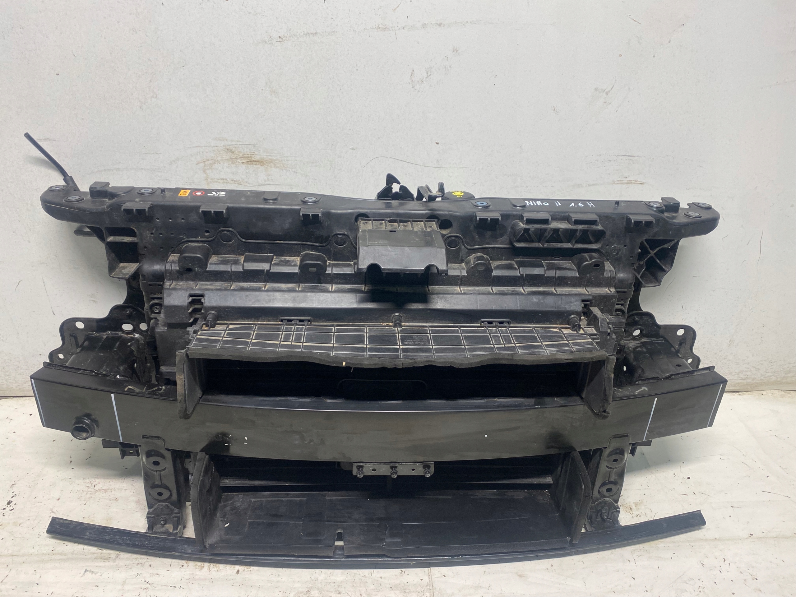 PAS PRZEDNI CHŁODNICE BELKI KIA NIRO II 1.6 HYBRYDA 21-23 Producent części Kia OE