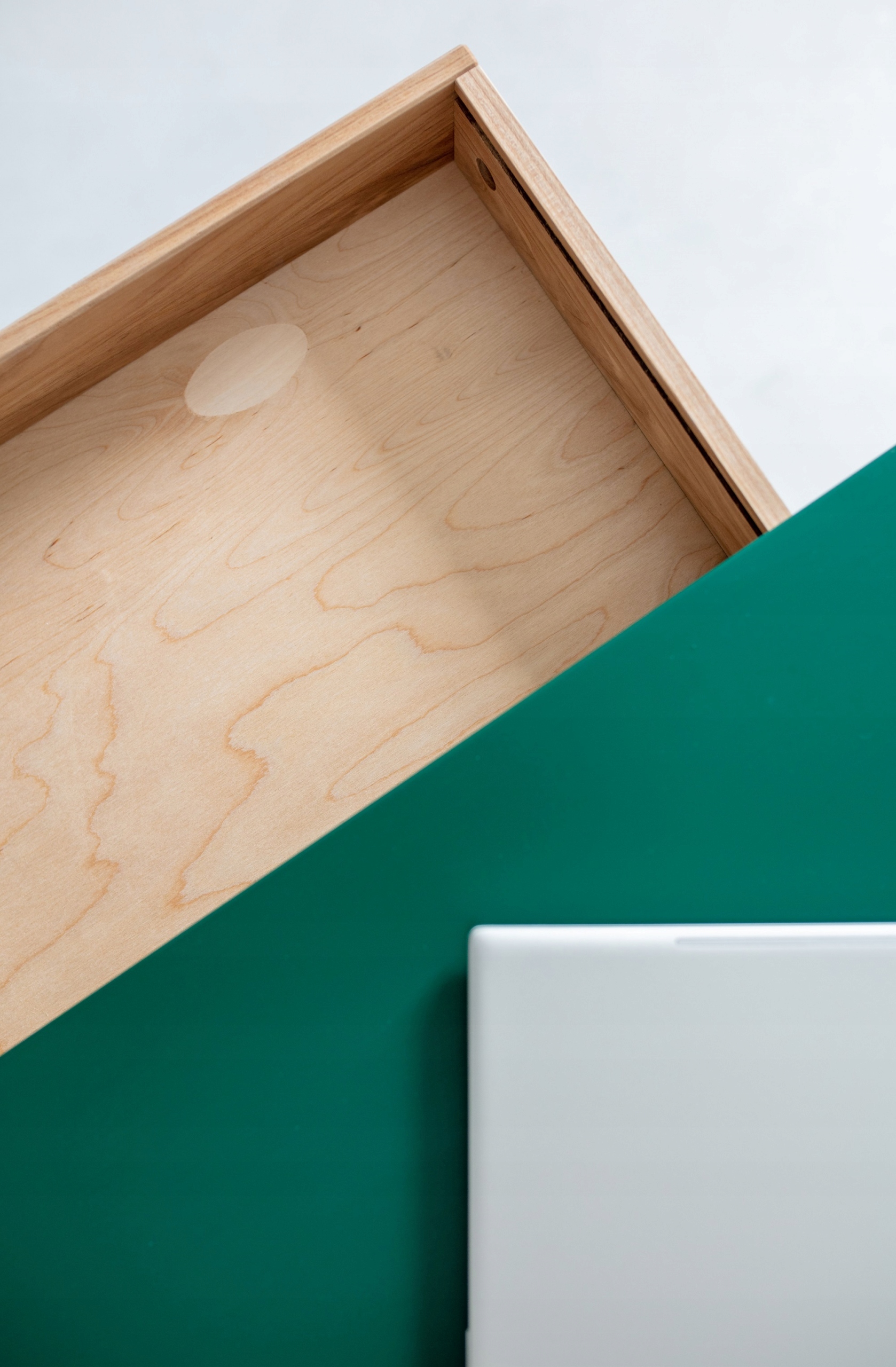 Małe biurko jesion biały blat 65x50 z szufladą Liczba półek 0