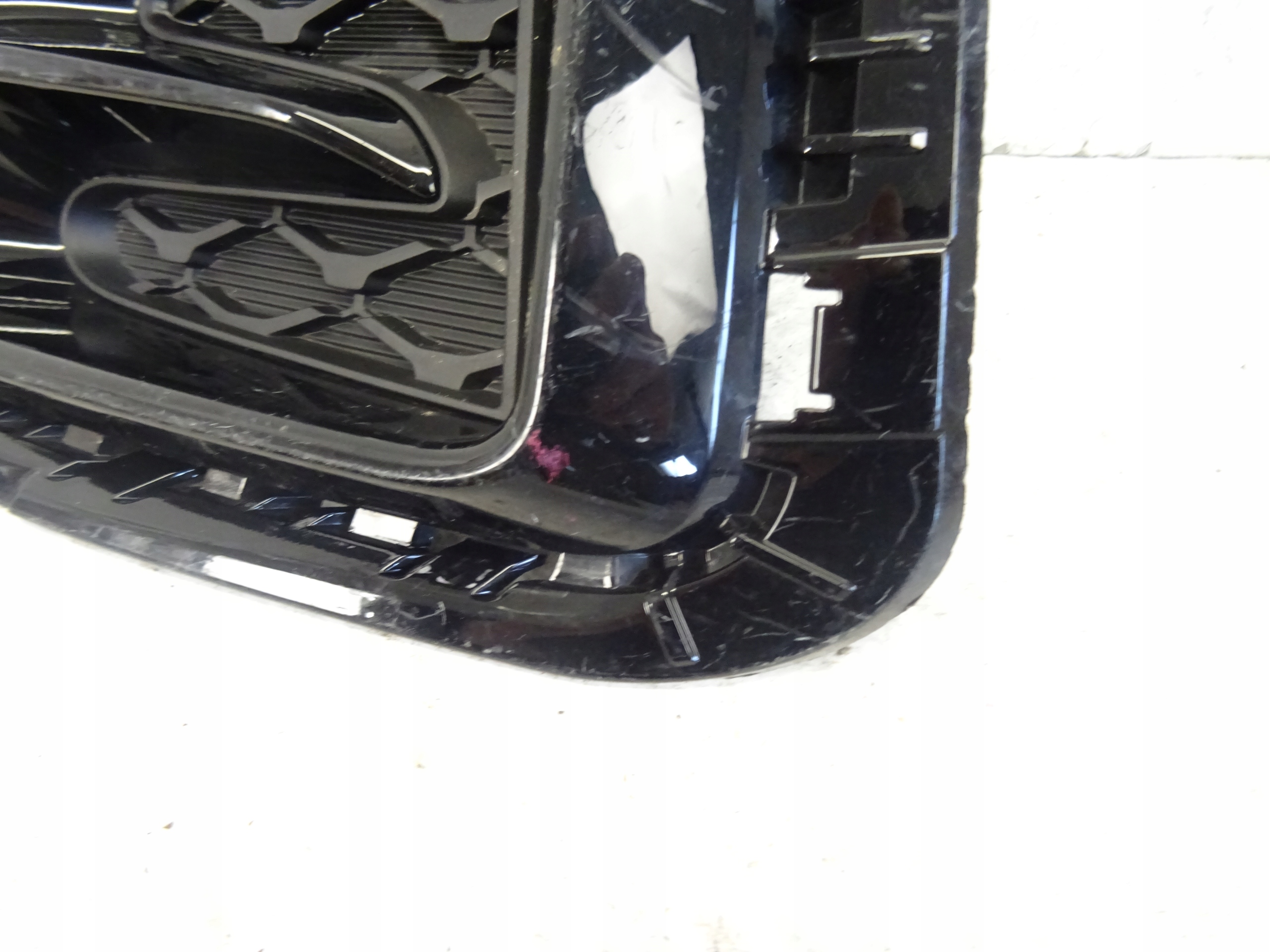 grid of a bumper front front right KIA STONIC GT-LINE 865C4-H8KA0