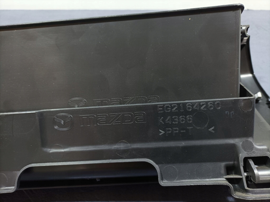 mazda бардачок пассажира европа EG2164260