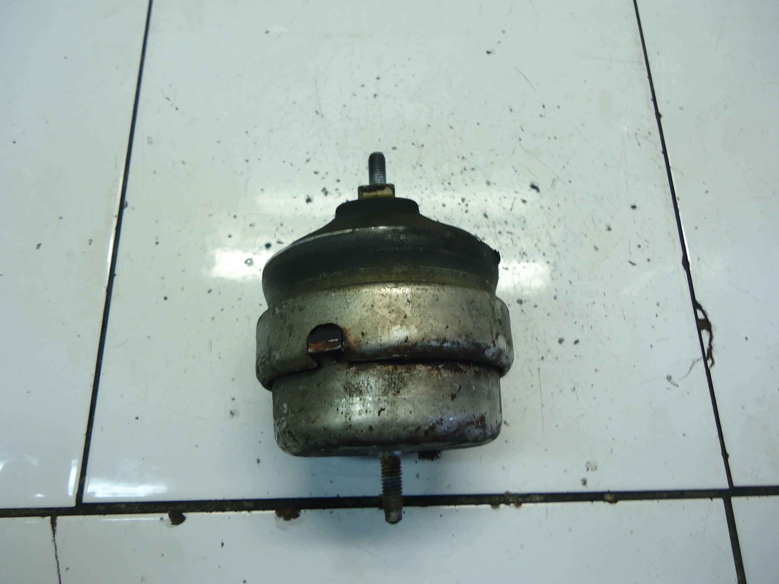 AUDI A4 B7 2.0TFSI BWE motorlager 8E01199379AA