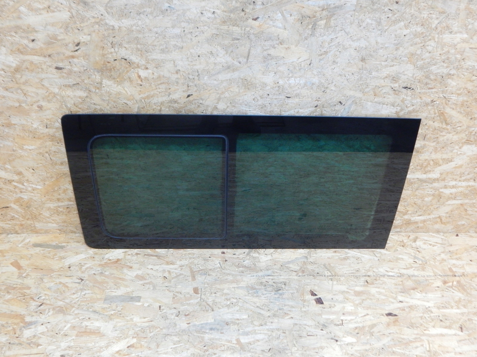 VW T5 MULTIVAN CARAVELLE szyba KAROSERYJNA UCHYLNA BOCZNA lewa tył AS2