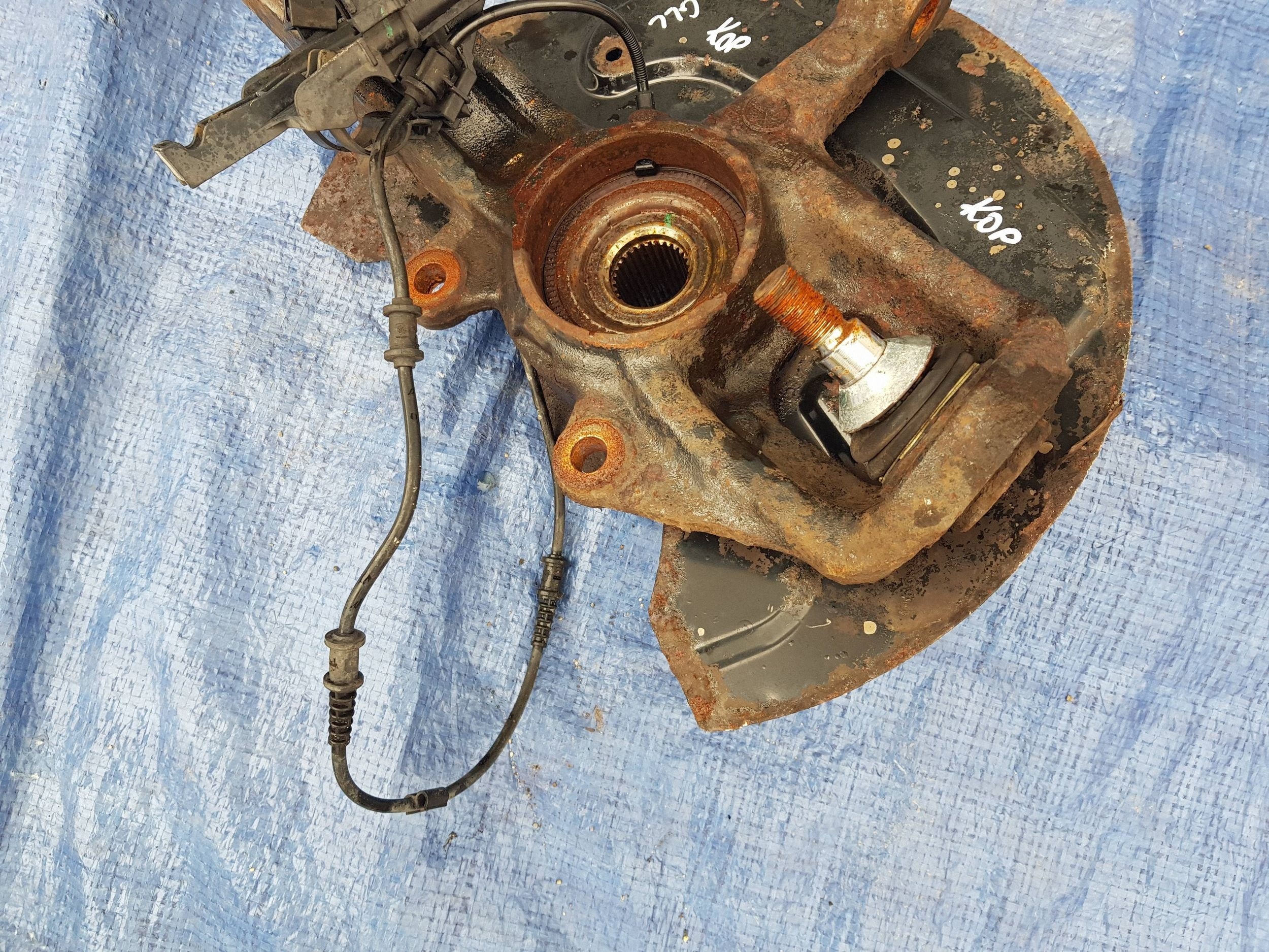 otoč čepu předek levá 01060037 MERCEDES ML W164 GL X164