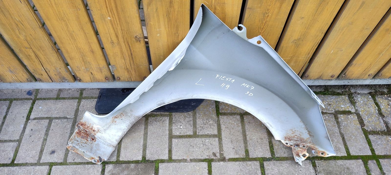 fender left front front Ford Fiesta MK7 3D H9