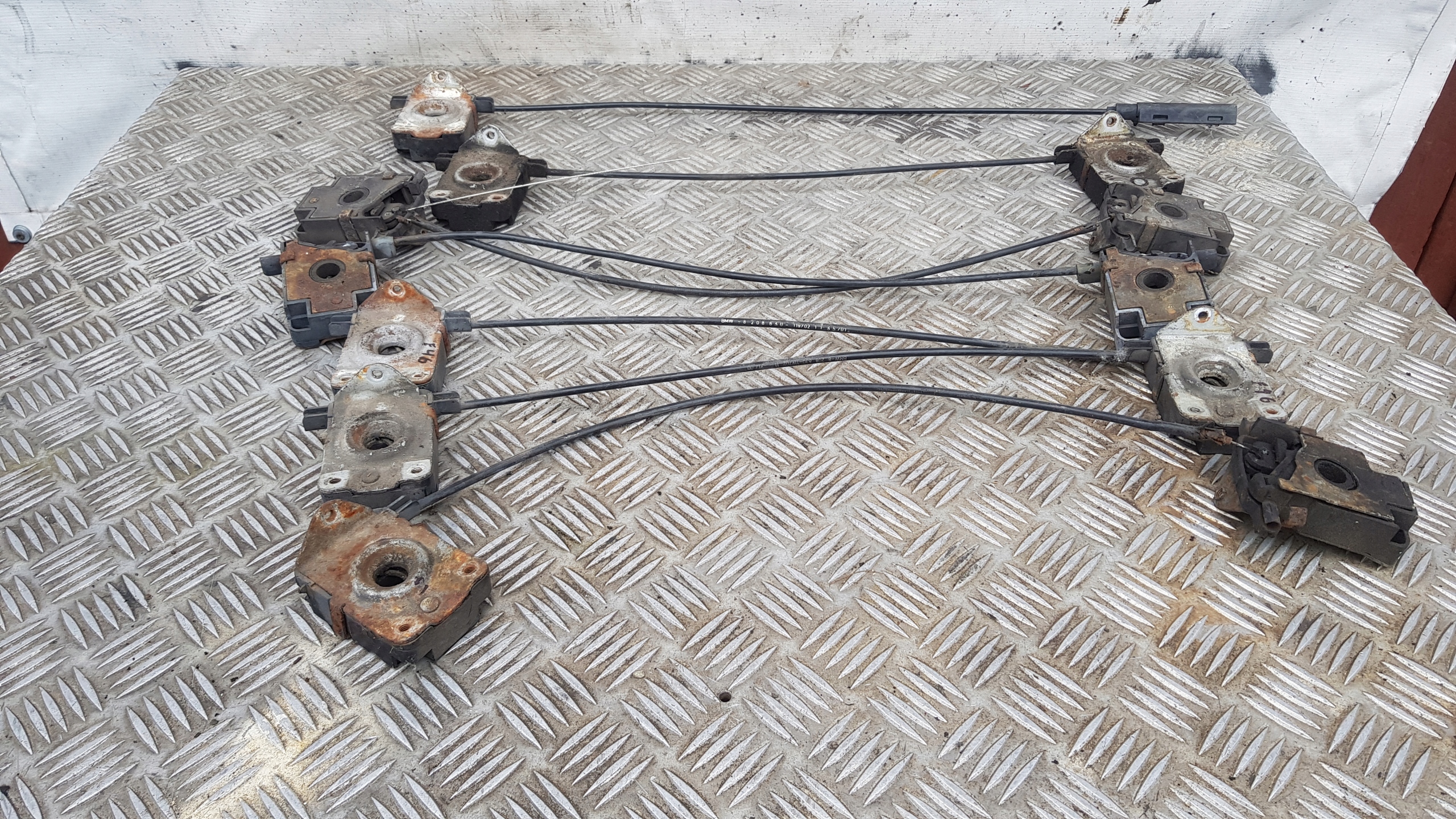 BMW 3 E46 lock ZAMKI bonnets rope left + right komplet