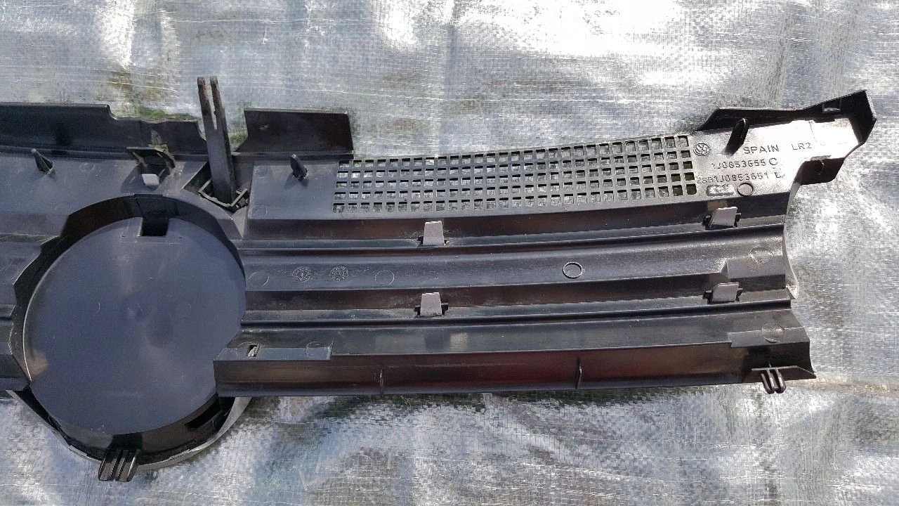 VW WV GOLF IV GRILL ATRAPA CHŁODNICY ORYGINAŁ Wersja Europejska