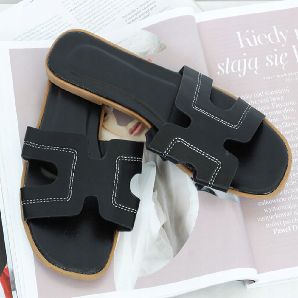 

Czarne Klapki damskie Vogue Carla 550 38