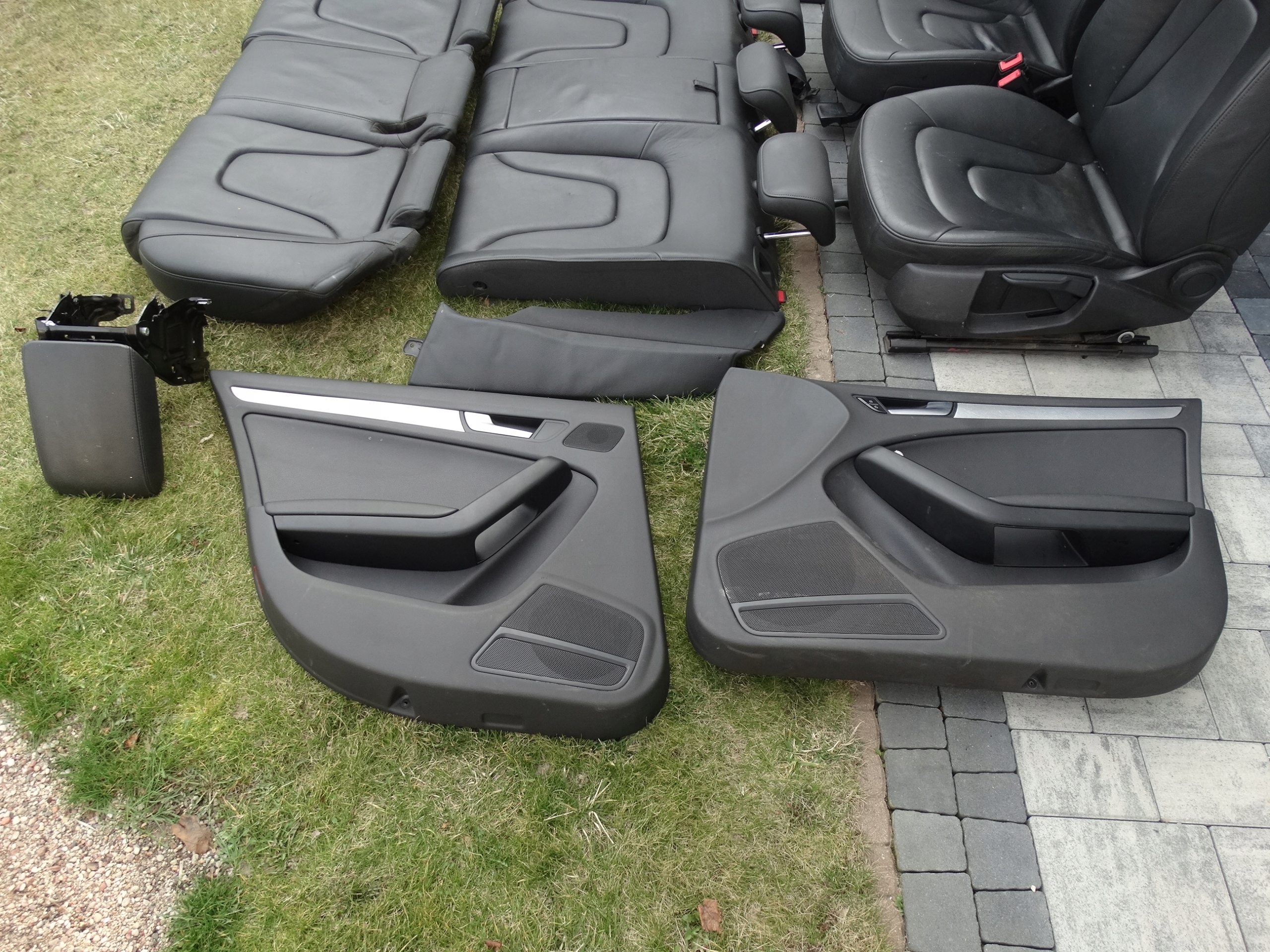 AUDI A4 B8 sedan 08-15 seats black leather armrest side