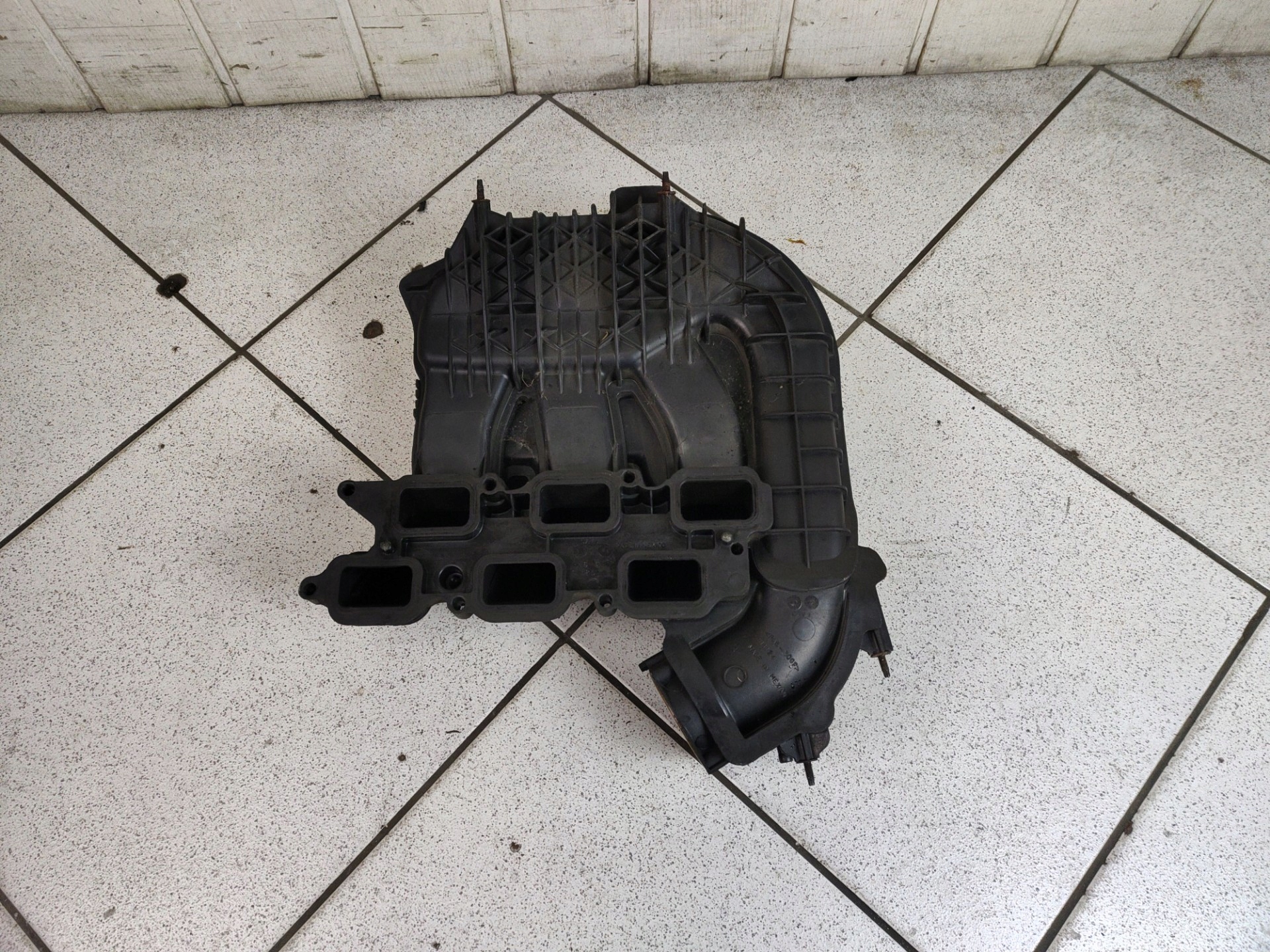 intake manifold Chrysler Town and Country 5 facelift 2012