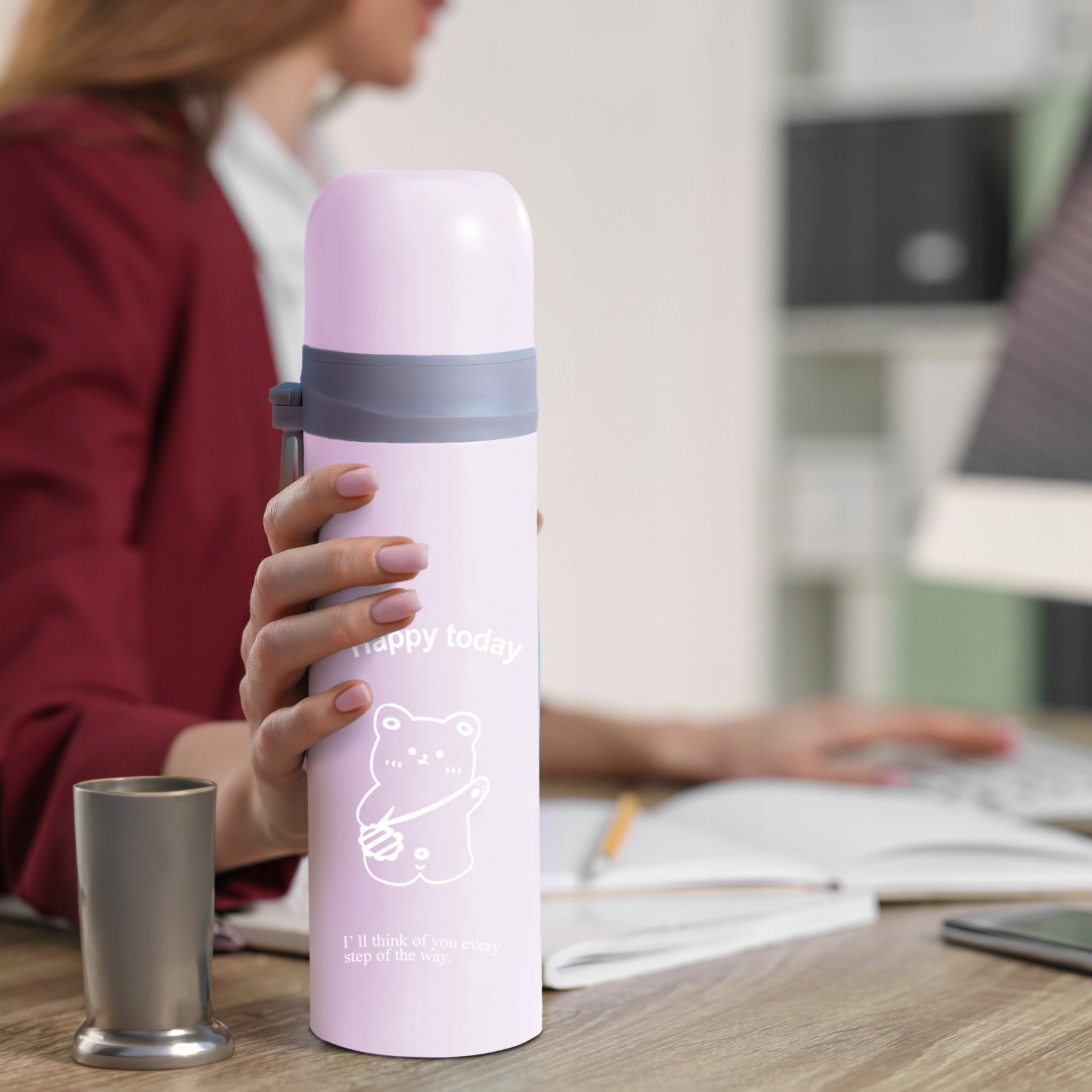 TERMOS STALOWY PRÓŻNIOWY 500ML 0,5L TERMICZNY Kolor dominujący róże i fiolety