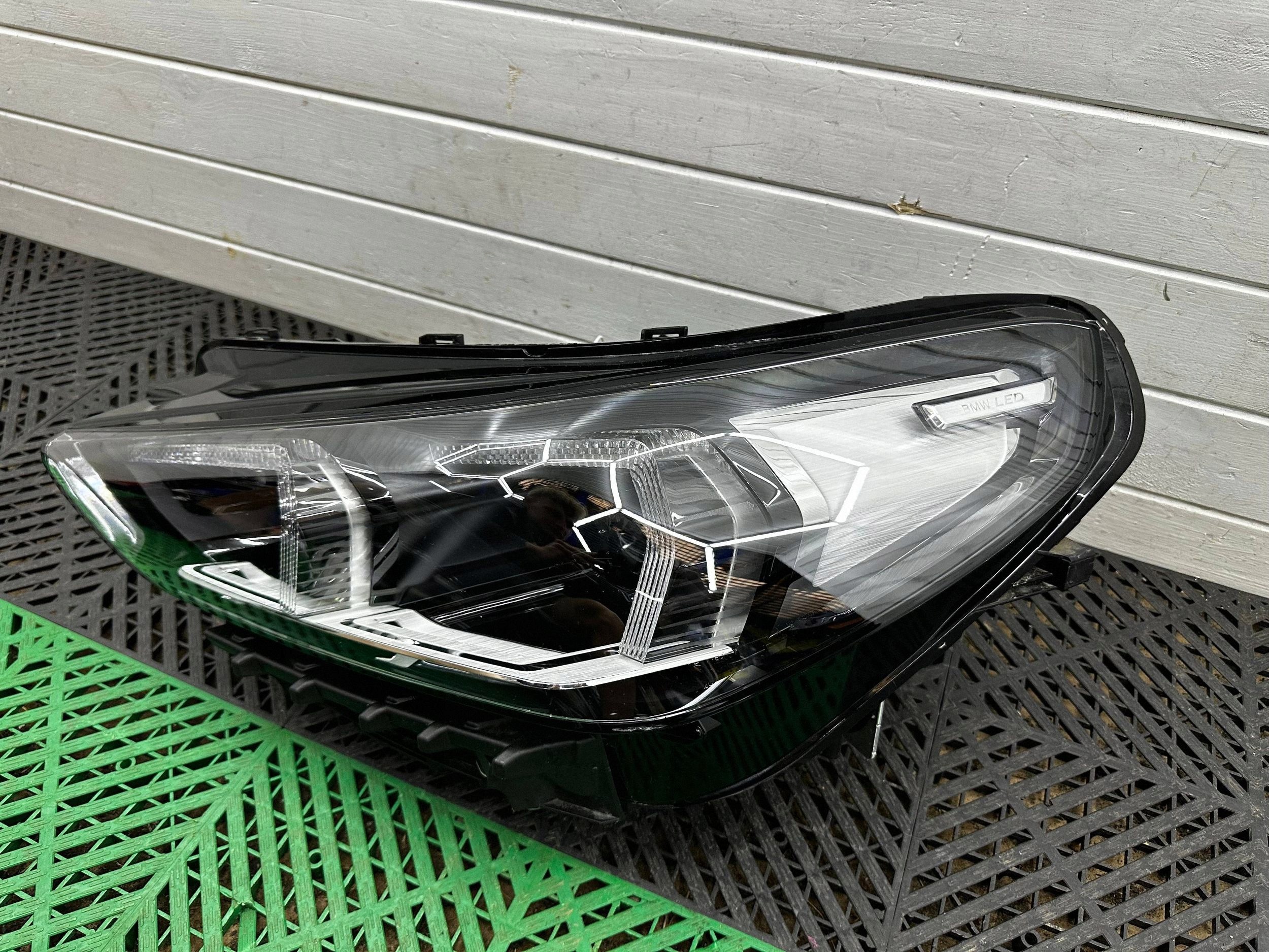light front side left BMW X1 U11 5A9A227