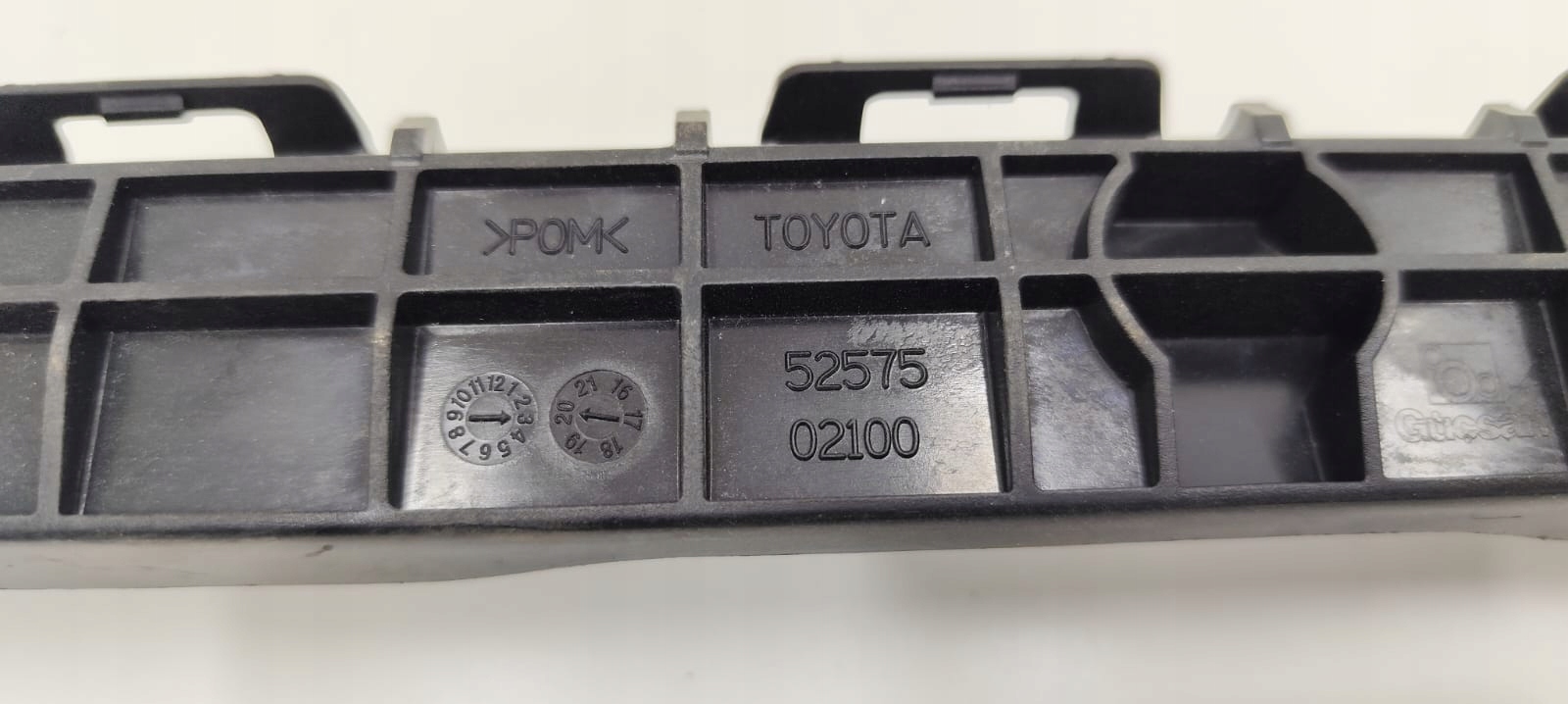 bumper bracket right rear part TOYOTA AURIS E180 II / 52575-02100