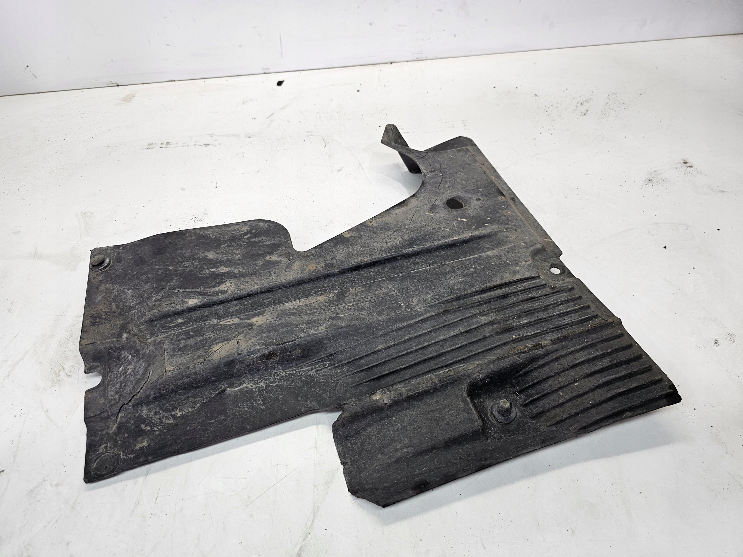 cover chassis AUDI A6 C6 right 4F0825216A