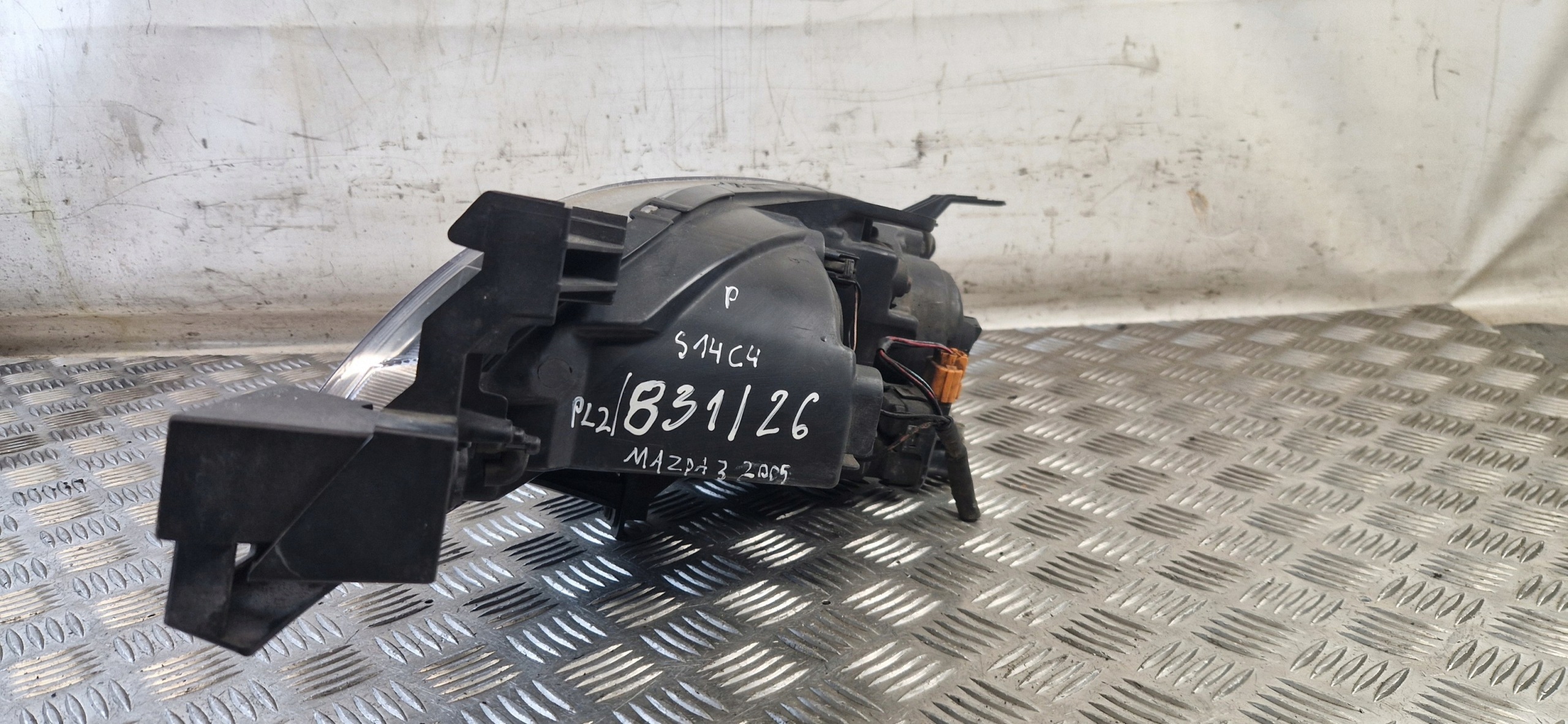 light right front MAZDA 3 2005r