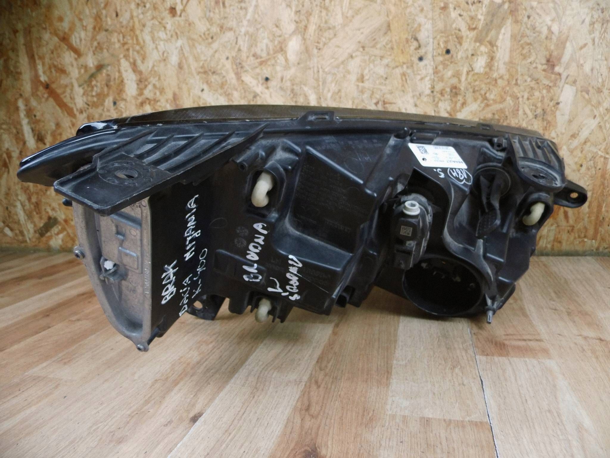 Dacia Sandero III 2020-2025 light left front front left 260607161R