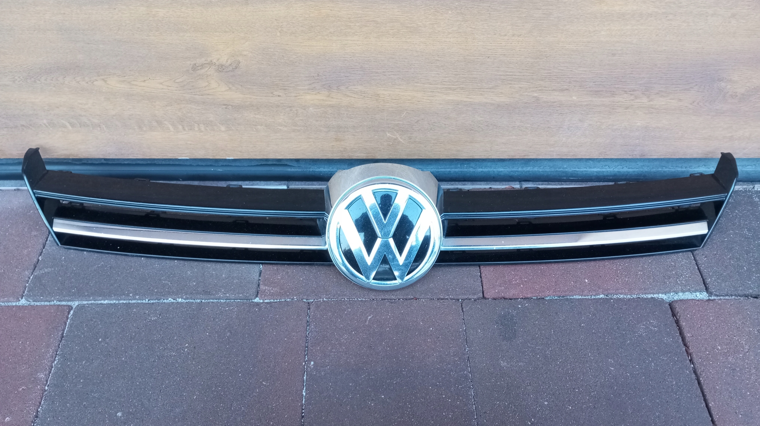 vw GOLF VII 2012-2016---решетка радиатора хром 5G0853655C