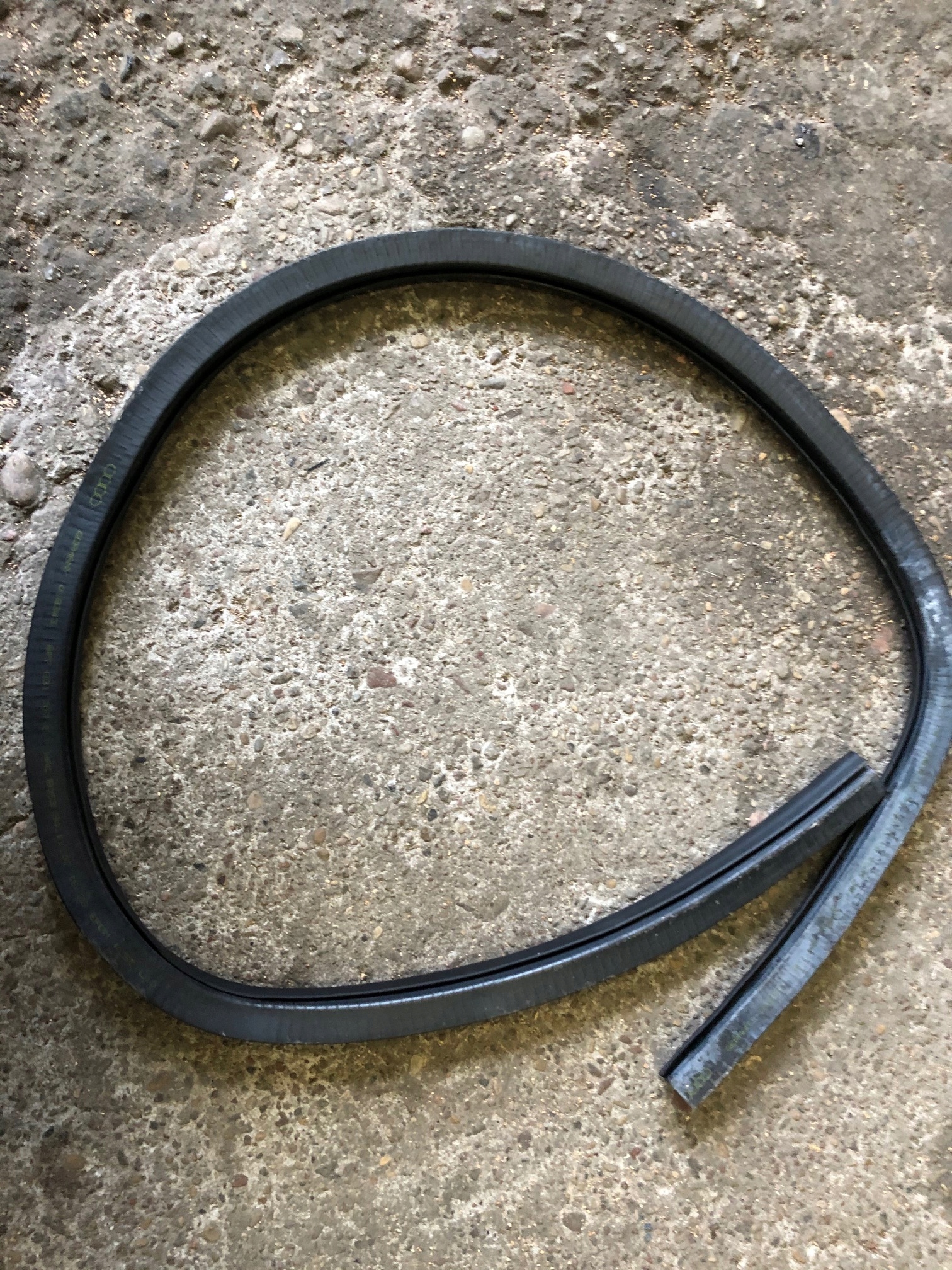 AUDI A3 8P CABRIO USZCZELKA DOLNA DRZWI 8P7831707B