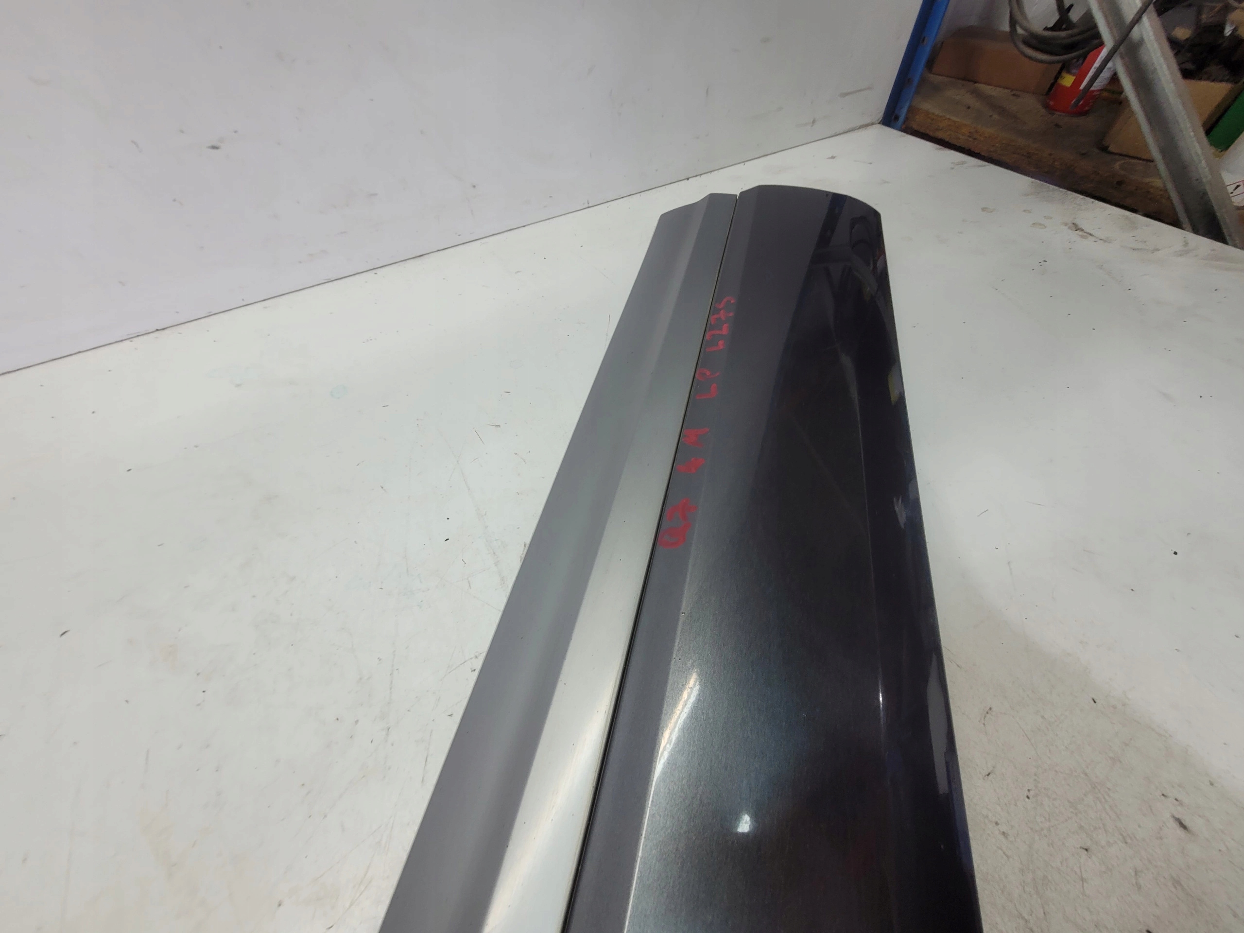 moulding lower door left front AUDI Q7 4M 4M0853959B LZ7S