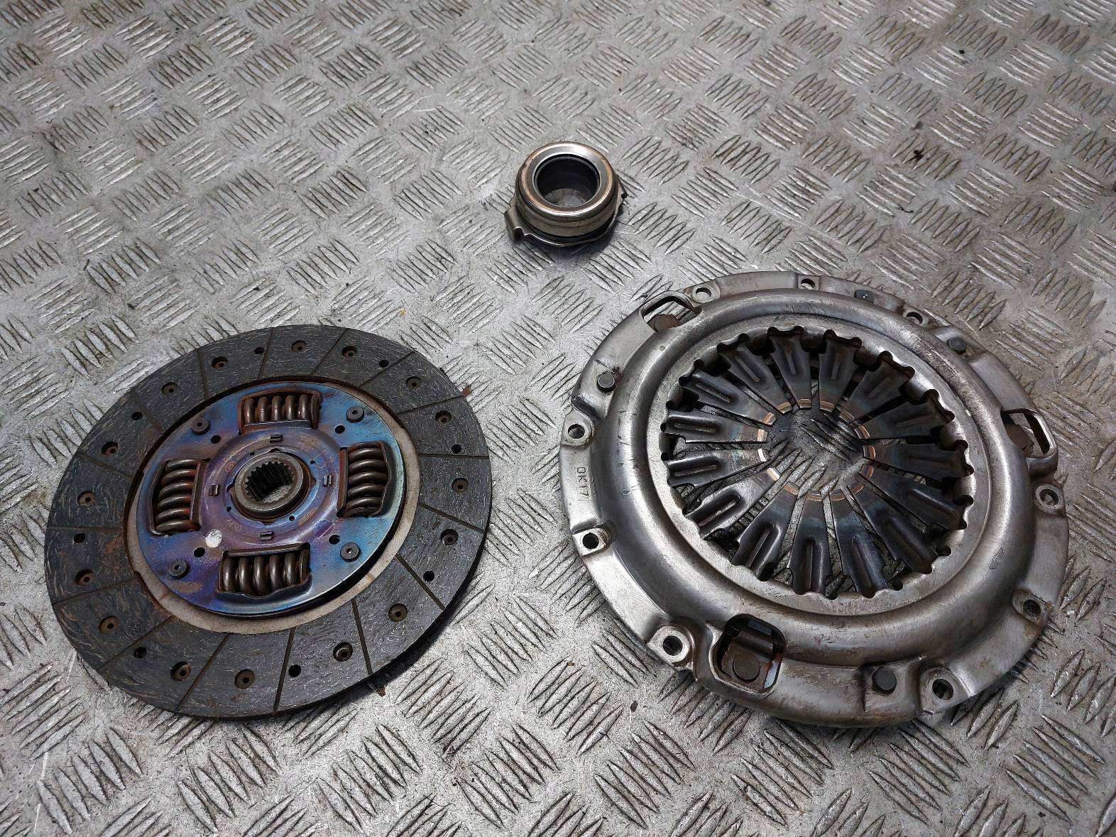 Embrayage Disque + de pression + LOZYSKO OPOROWE MAZDA 323F BJ 2.0 TD