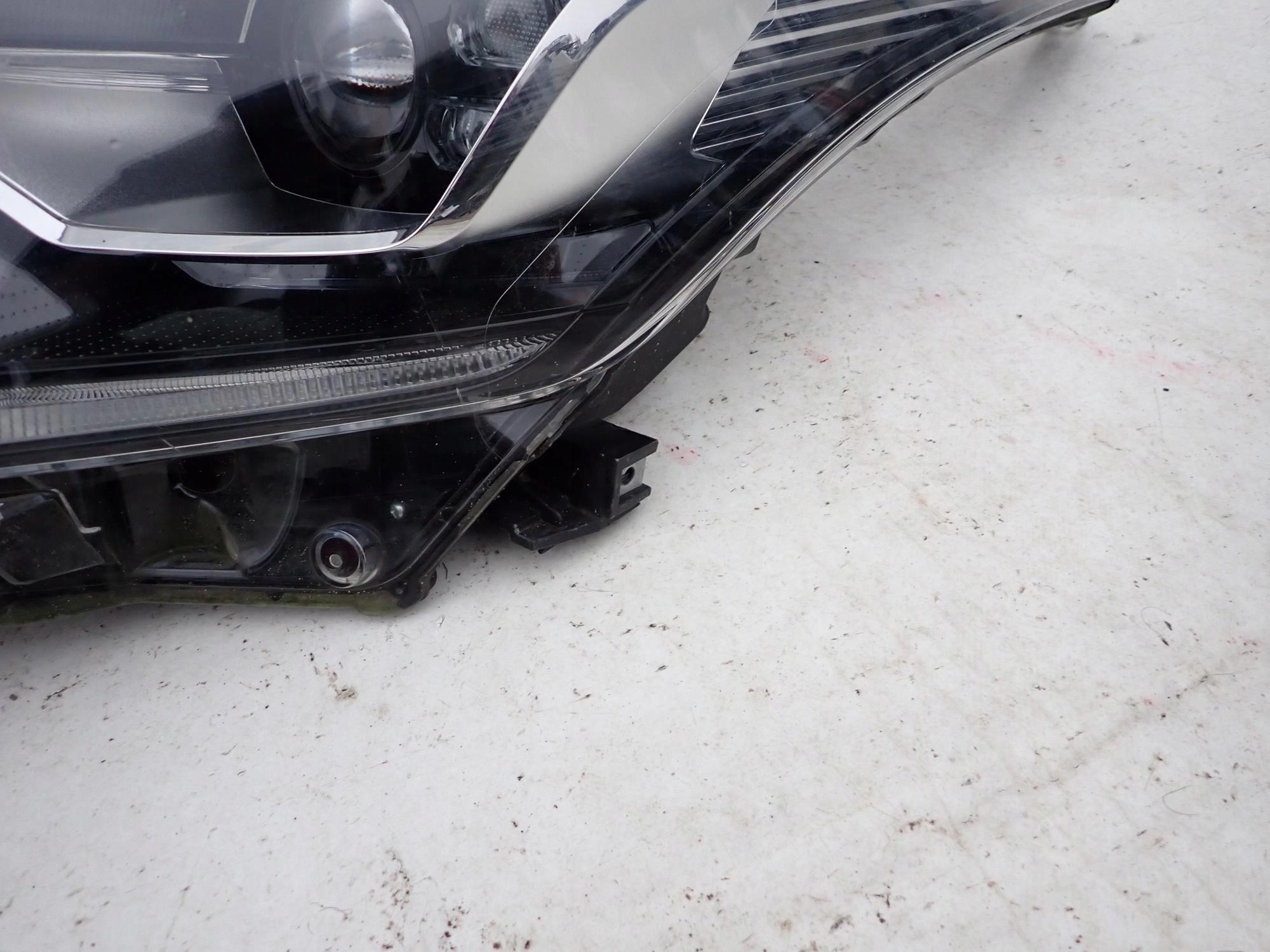 TOYOTA C-HR 16-19 light front front left