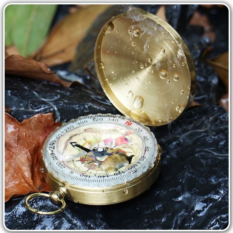 ZŁOTY KOMPAS KIESZONKOWY ZAMYKANY ŚWIECĄCY W CIEMNOŚCI STARY BRELOK BUSOLA Rodzaj magnetyczny