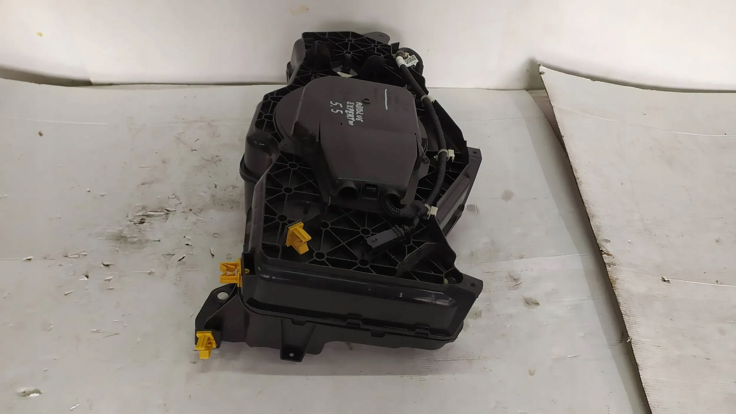 ZBIORNIK PŁYNU ADBLUE Peugeot Expert III