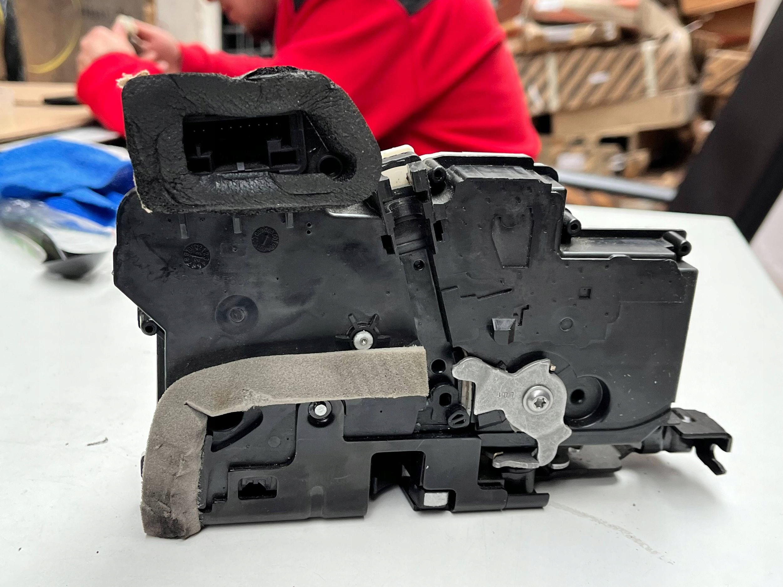 AUDI A6 C8 lock door left rear part 4K0839015R !J