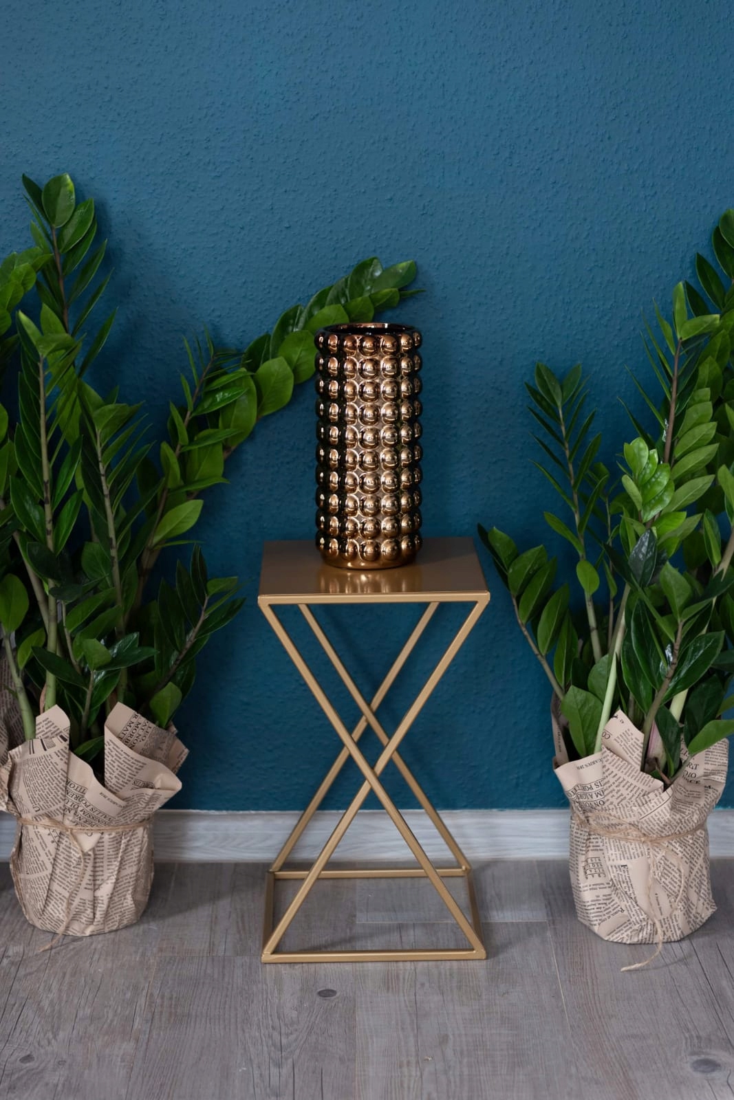 ZŁOTY KWIETNIK DO OGRODU NA TARAS STOLIK 40CM Marka HowHomely