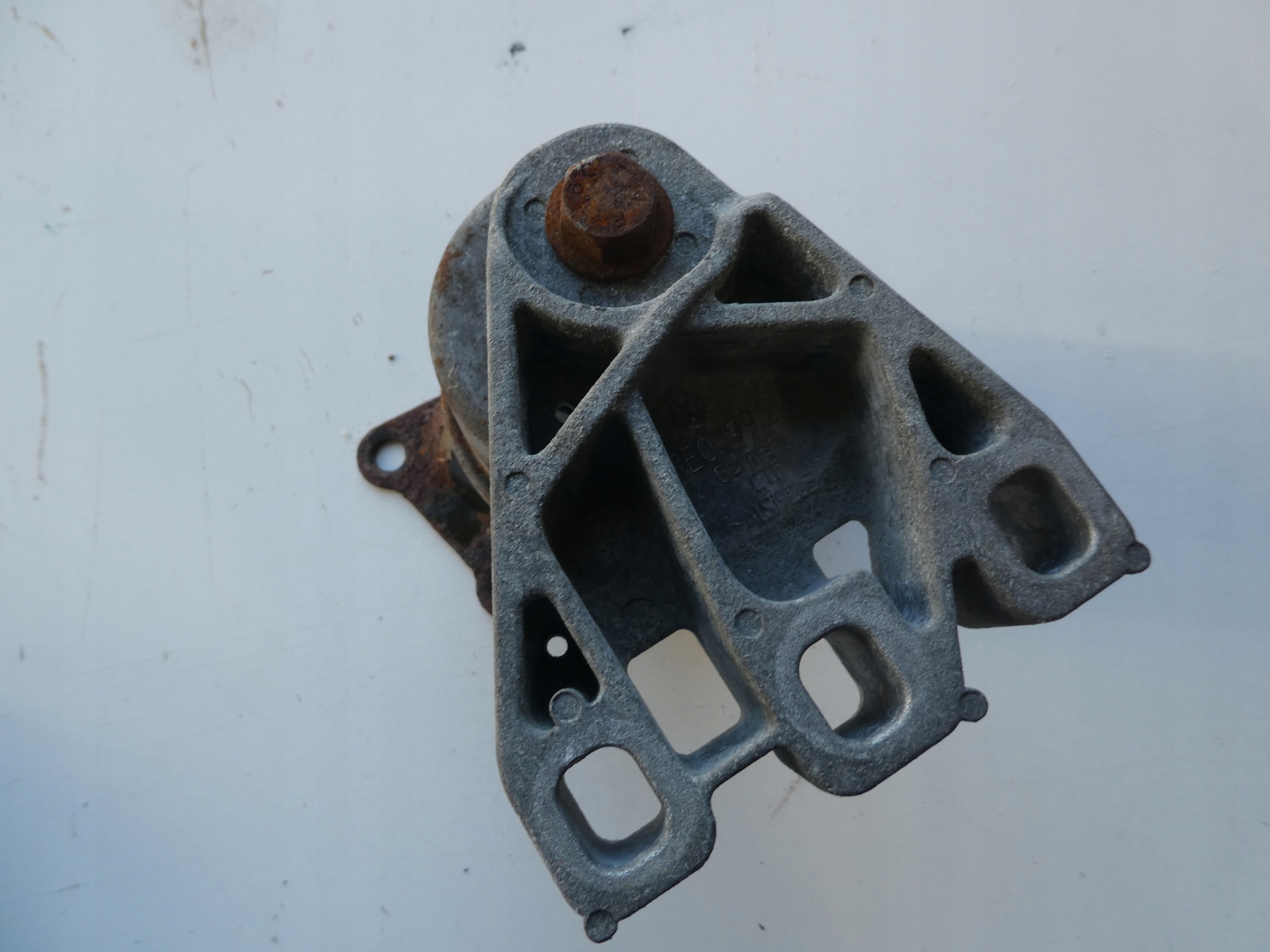 engine mount VW T6 2,0 TDI 7E0199207
