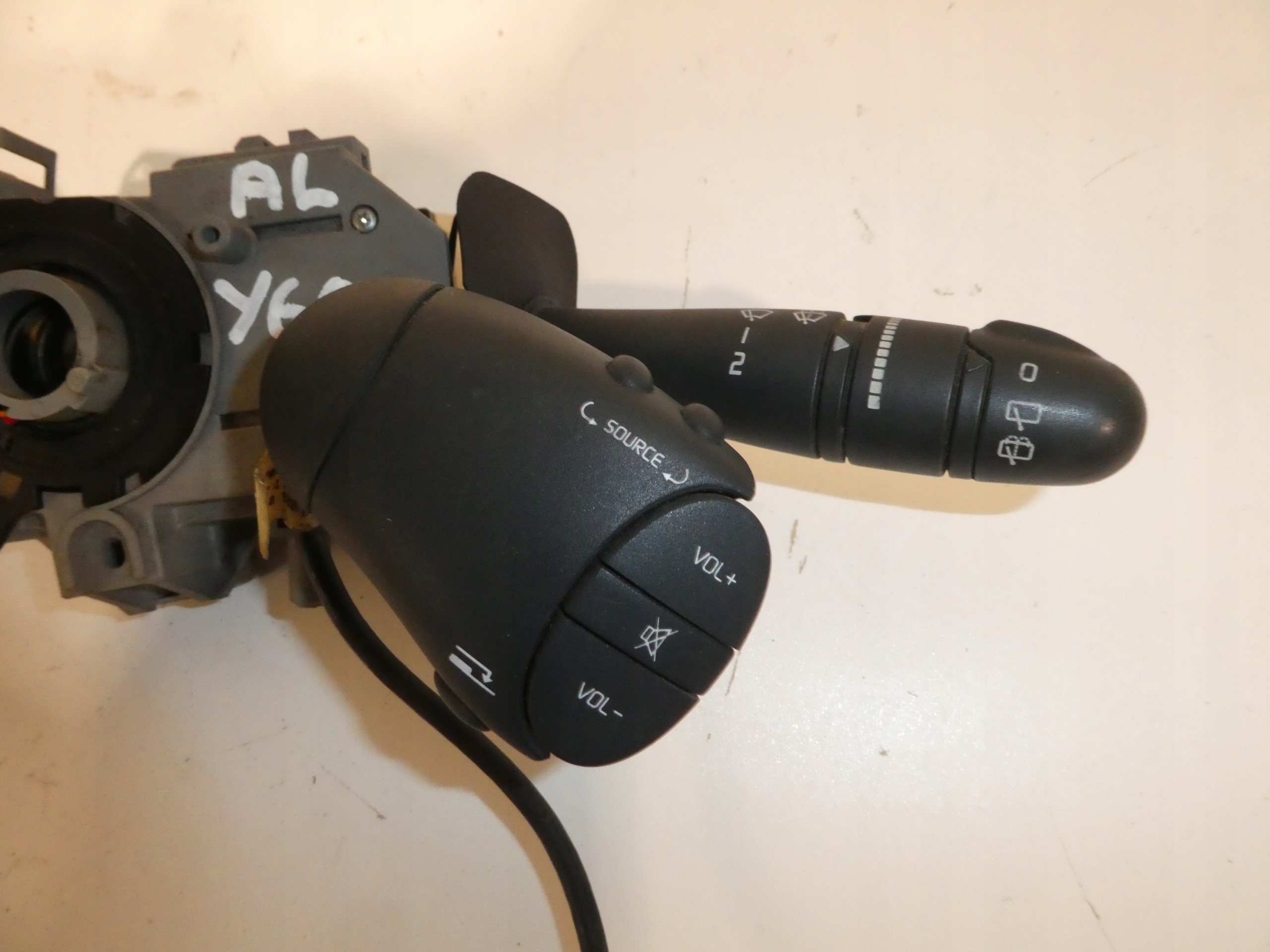 steering wheel levers and controls control RENAULT SCENIC and