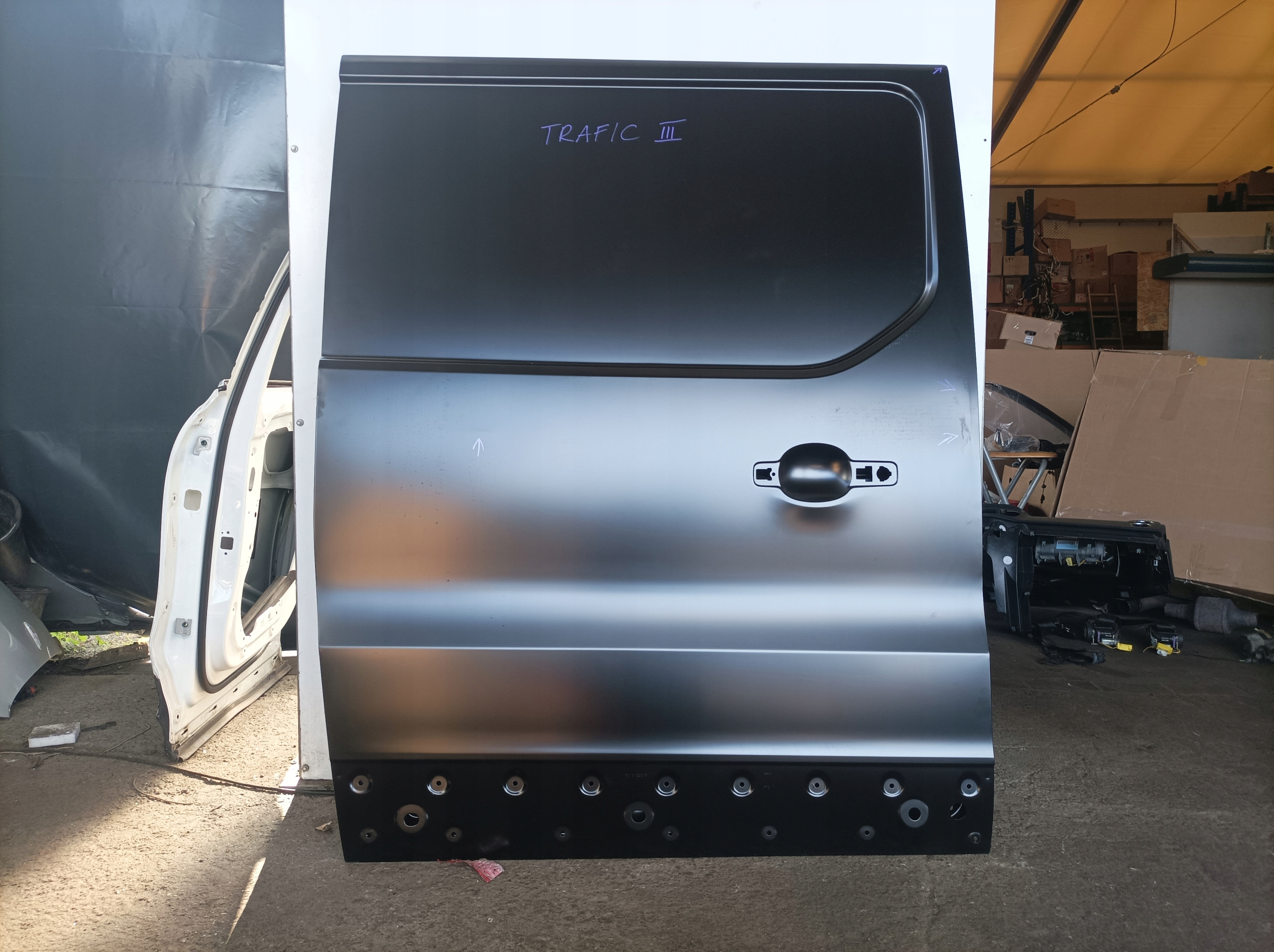 Drzwi Renault Trafic III Vivaro B 821528337R