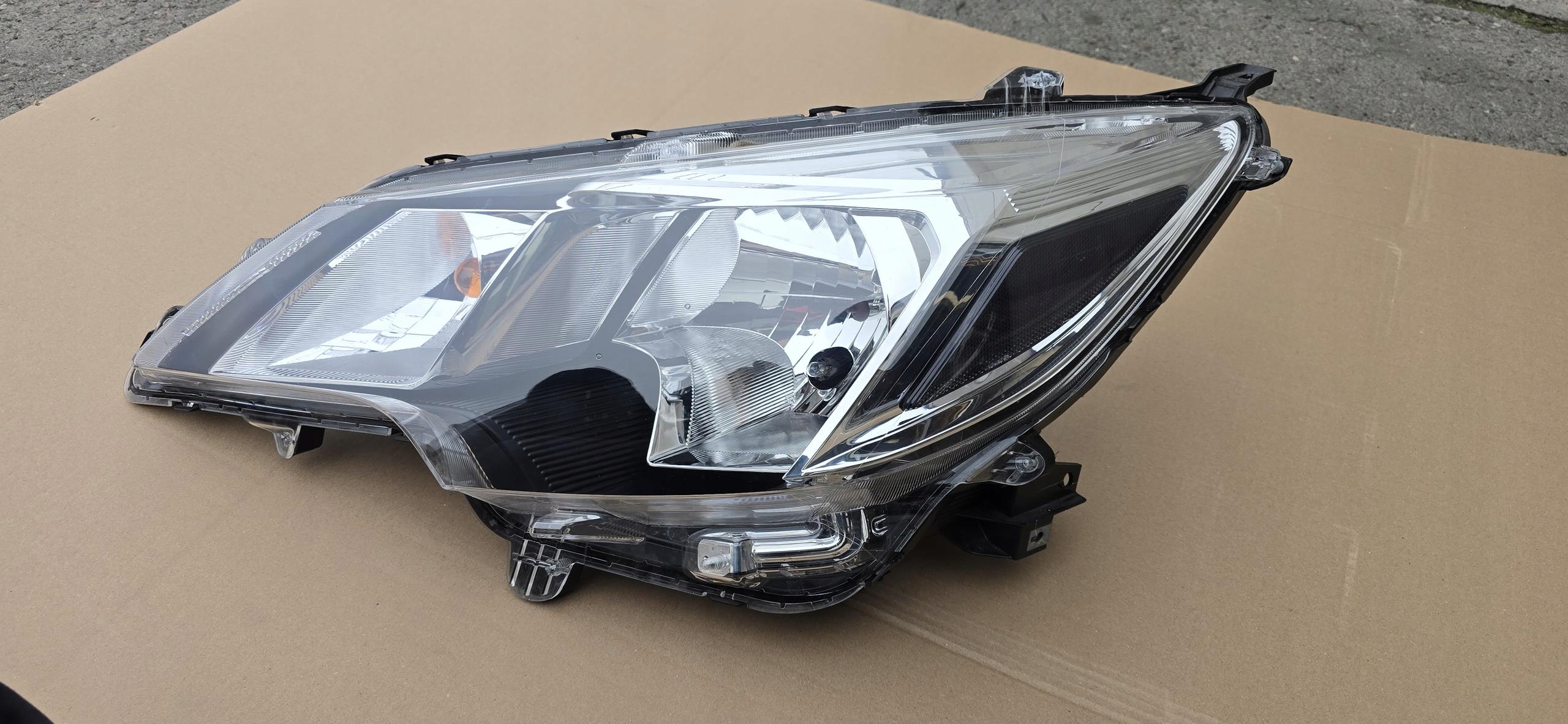 light front MITSUBISHI Space Star LIFT 8301d445